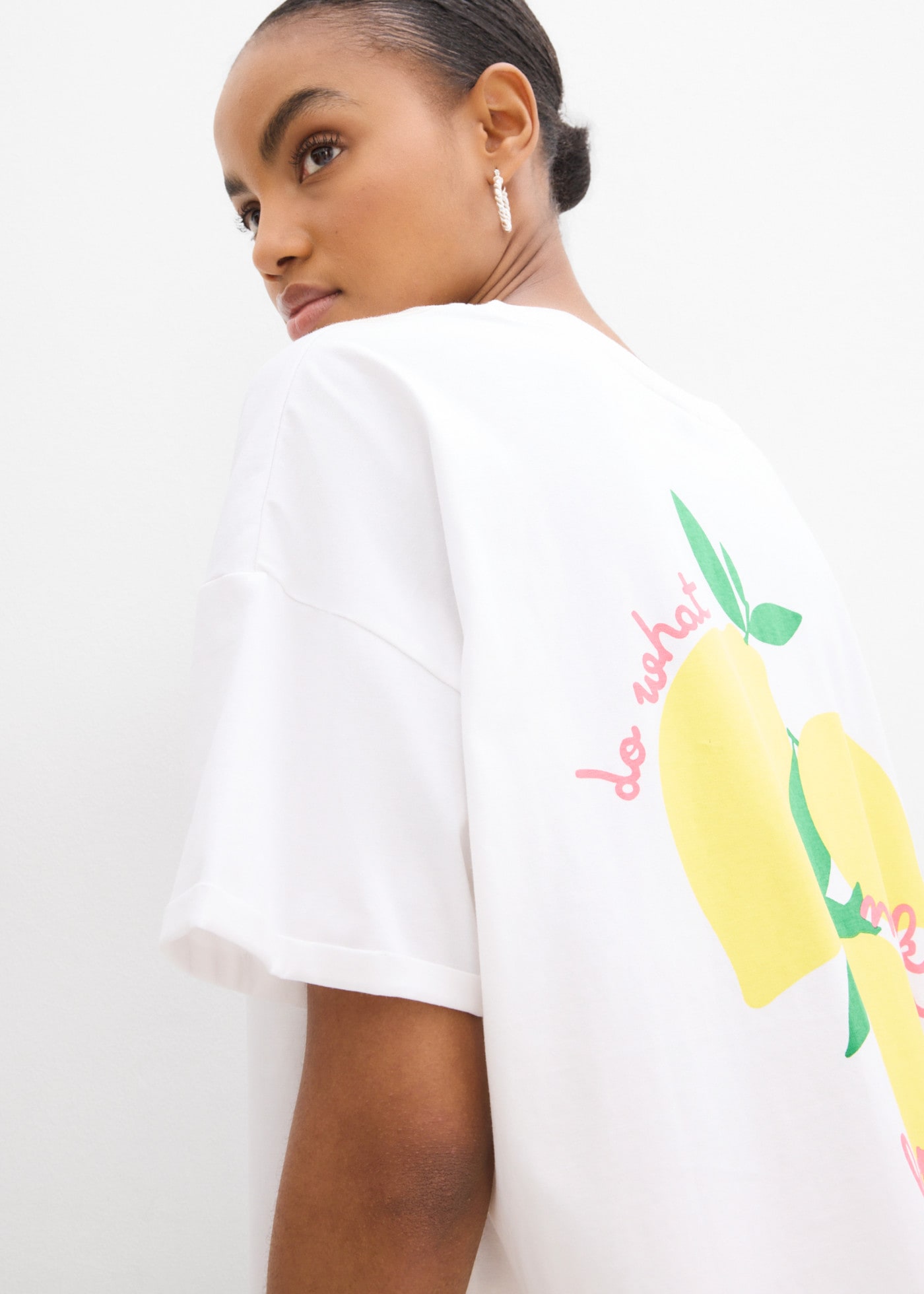 bonprix T-shirt oversize Coupe oversize, 100 % coton, avec un imprimé moderne
