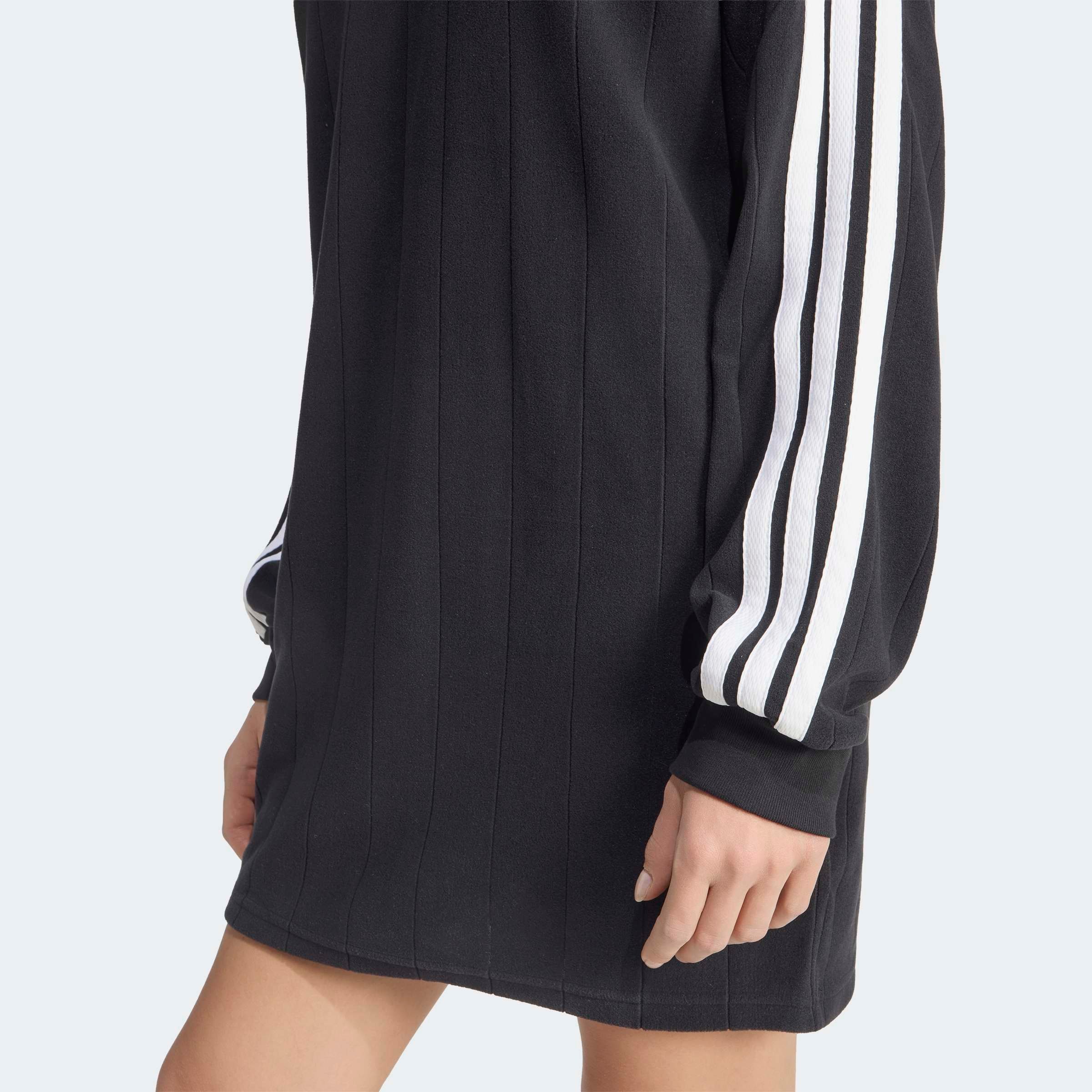 adidas Sportswear Robe t-shirt »HOUSE OF TIRO DRESS« für Erwachsene, ohne Verschluss, mit sportlichem Stil