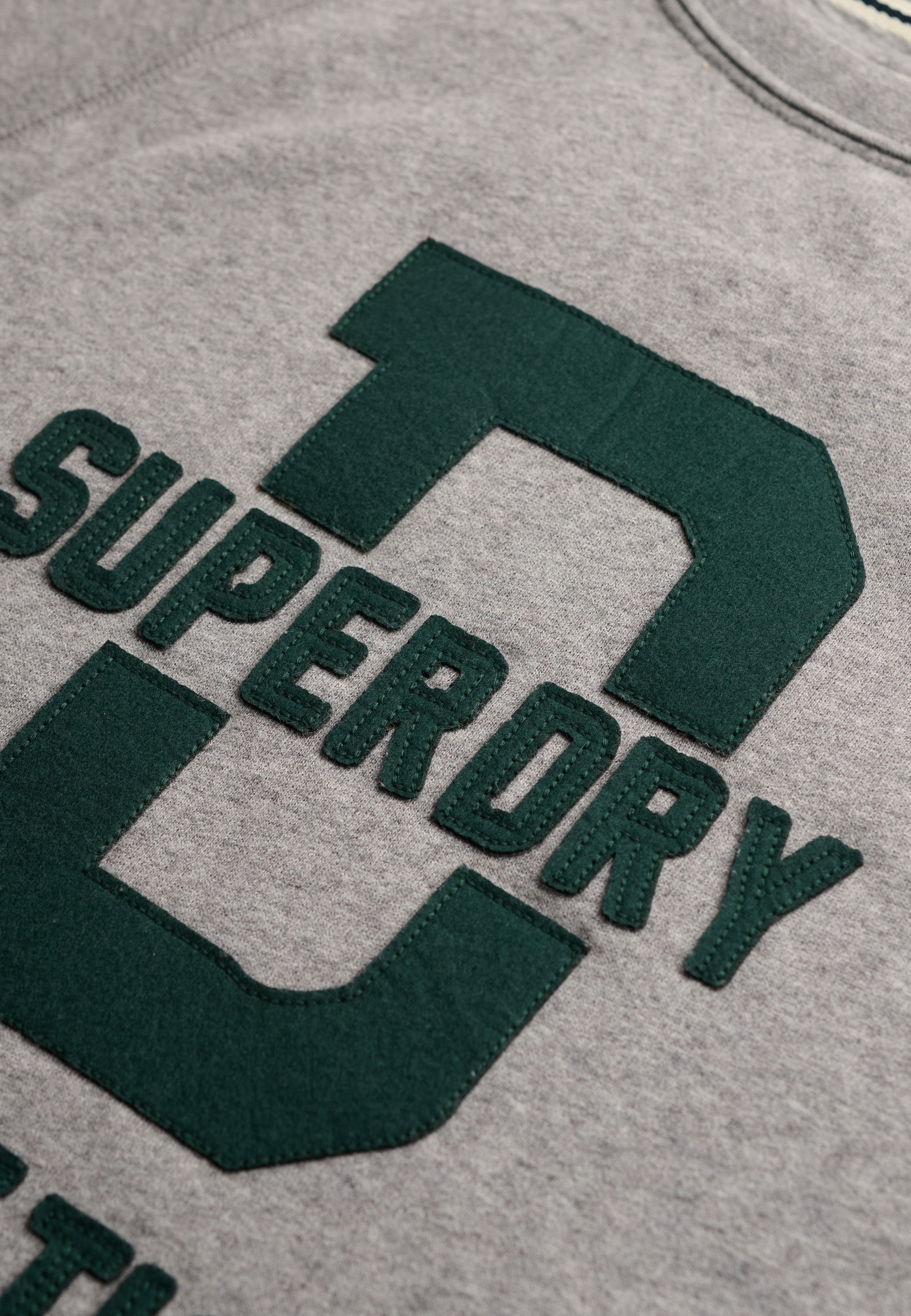 Superdry Sweat-shirt »ATH FELT APPLIQUE RELAXED CREW«, Baumwollmischung, relaxed fit
