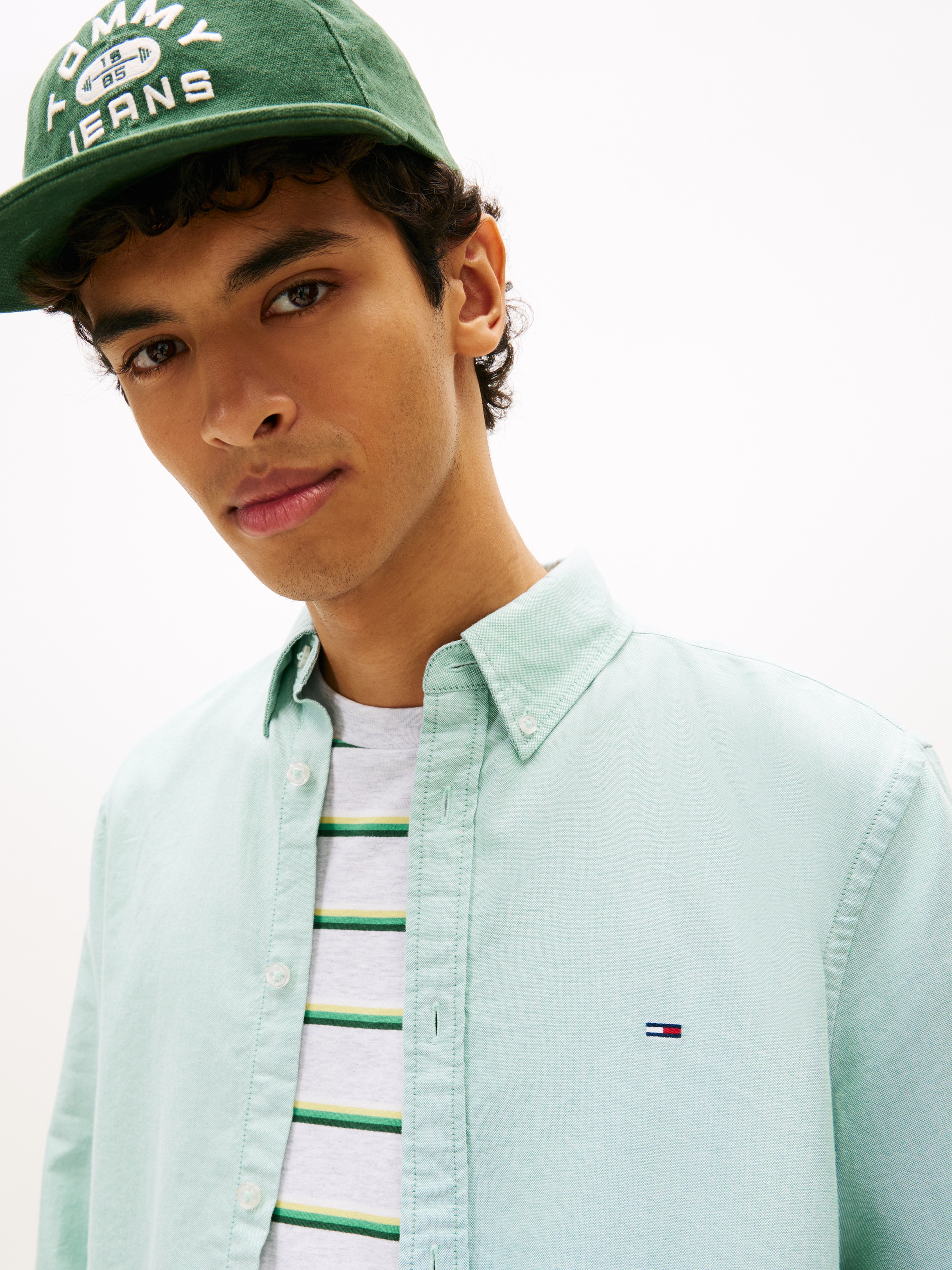 Tommy Jeans Langarmhemd »TJM REGULAR OXFORD« mit Rundhalsausschnitt, Button-down-Kragen