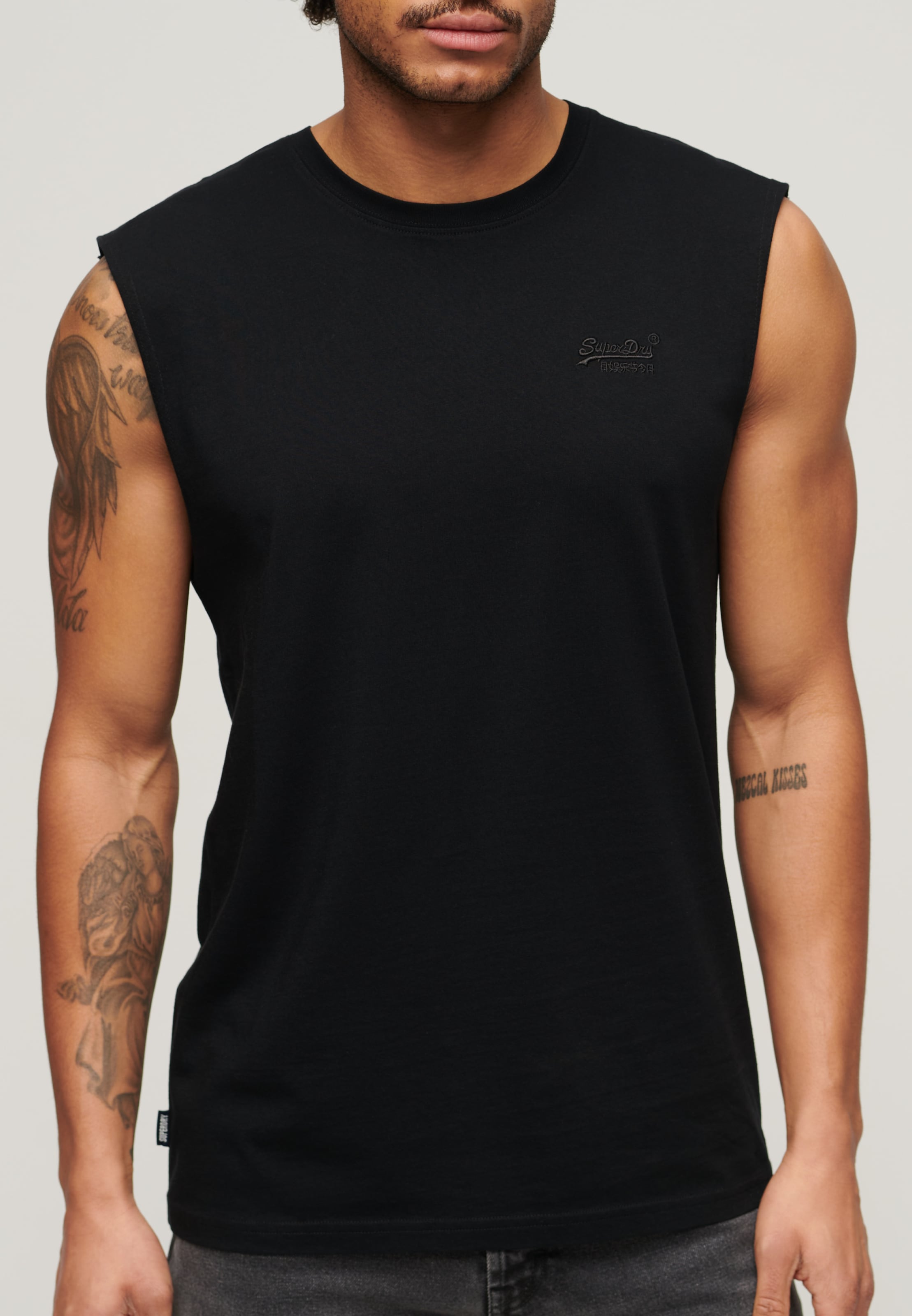 Superdry Tanktop »ESSENTIAL LOGO TANK UB« mit lockerer Passform, aus Baumwolle und Single Jersey