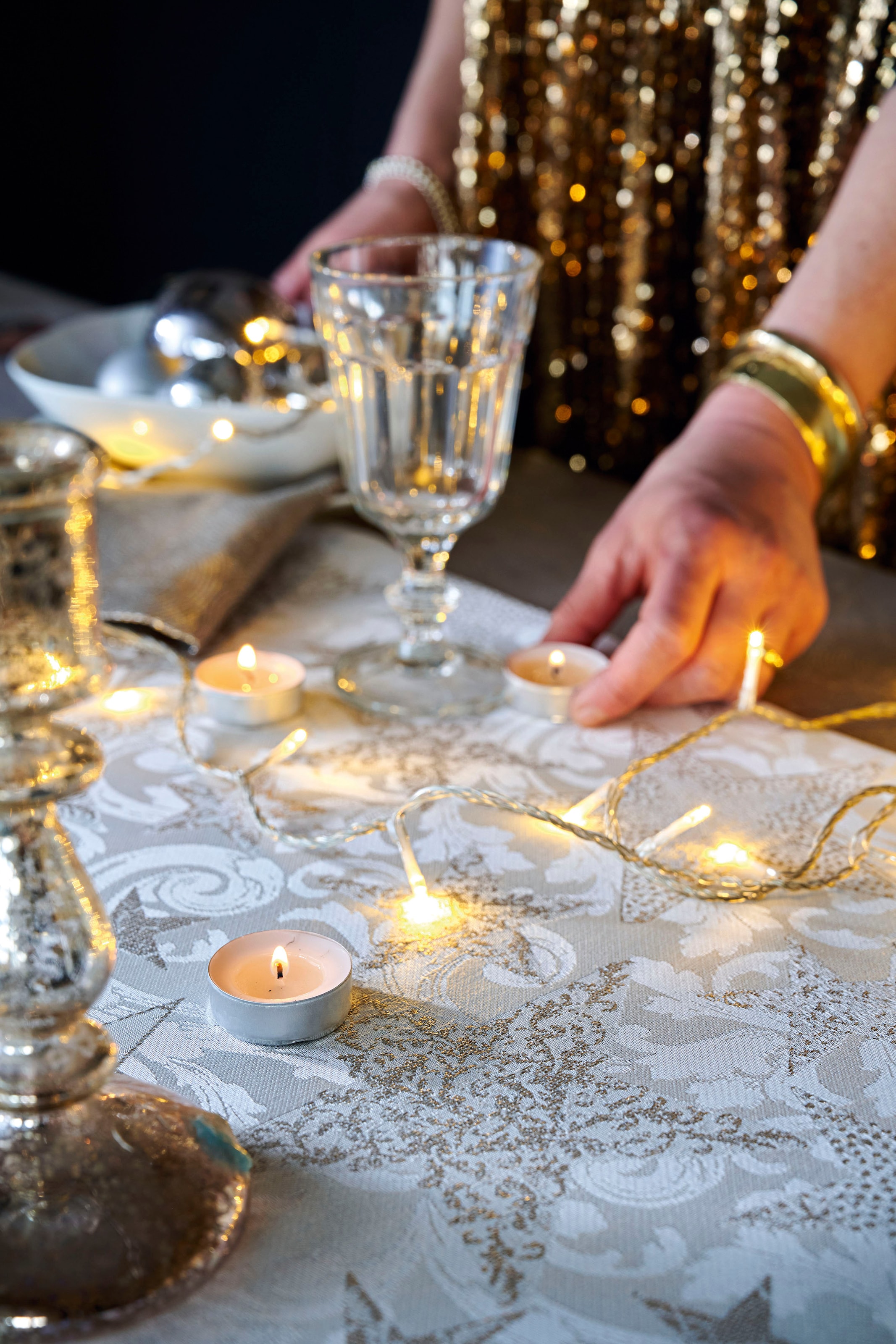 APELT Tischläufer »4711 CHRISTMAS GLAM, Weihnachtsdeko, Weihnachten« Lurex-Jacquardgewebe