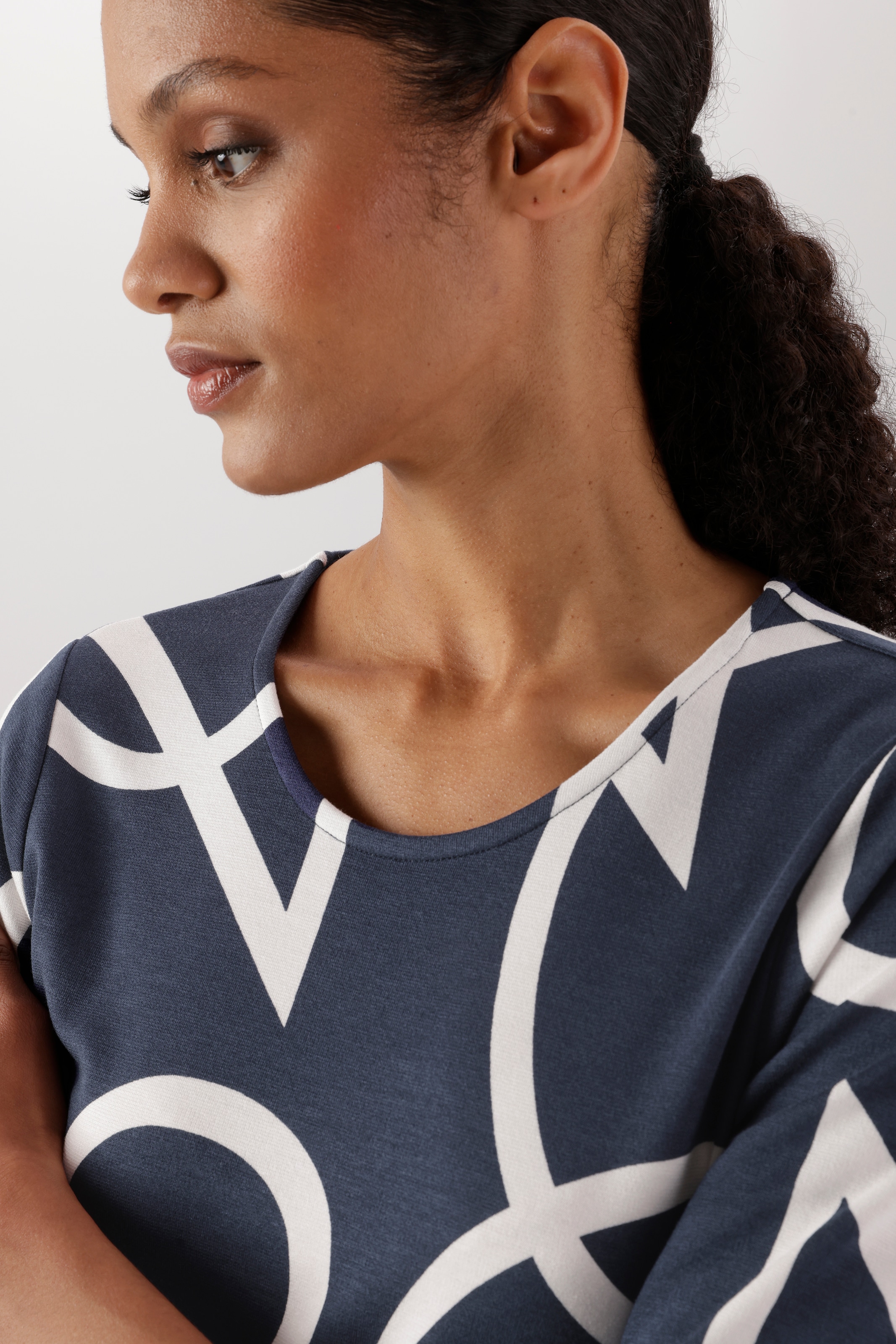 Aniston SELECTED Robe en jersey avec motif intégral élégant