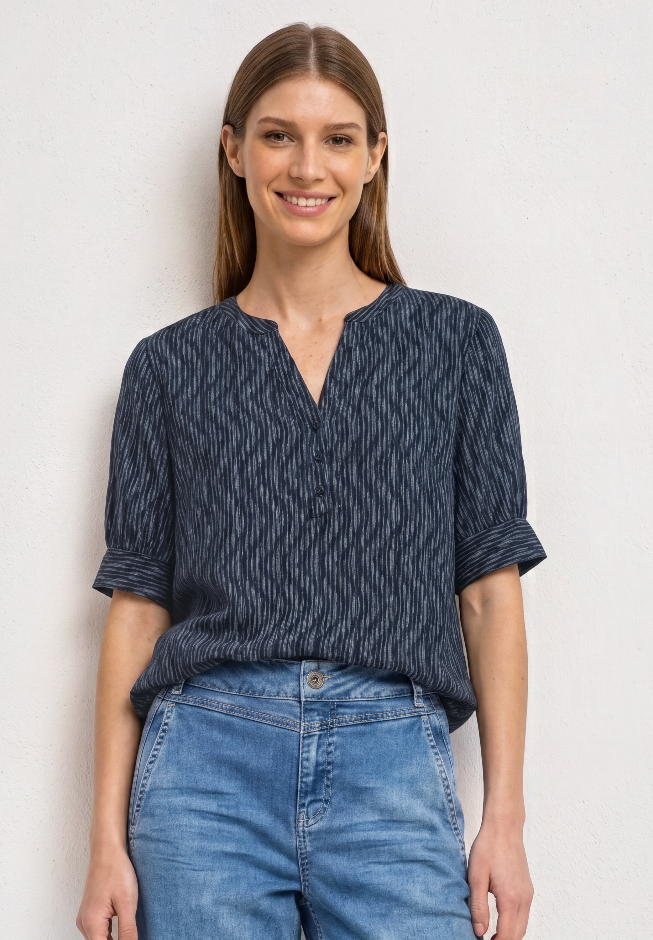 STREET ONE Blouse à manches courtes blouse d'été courte avec imprimé intégral et encolure fendue