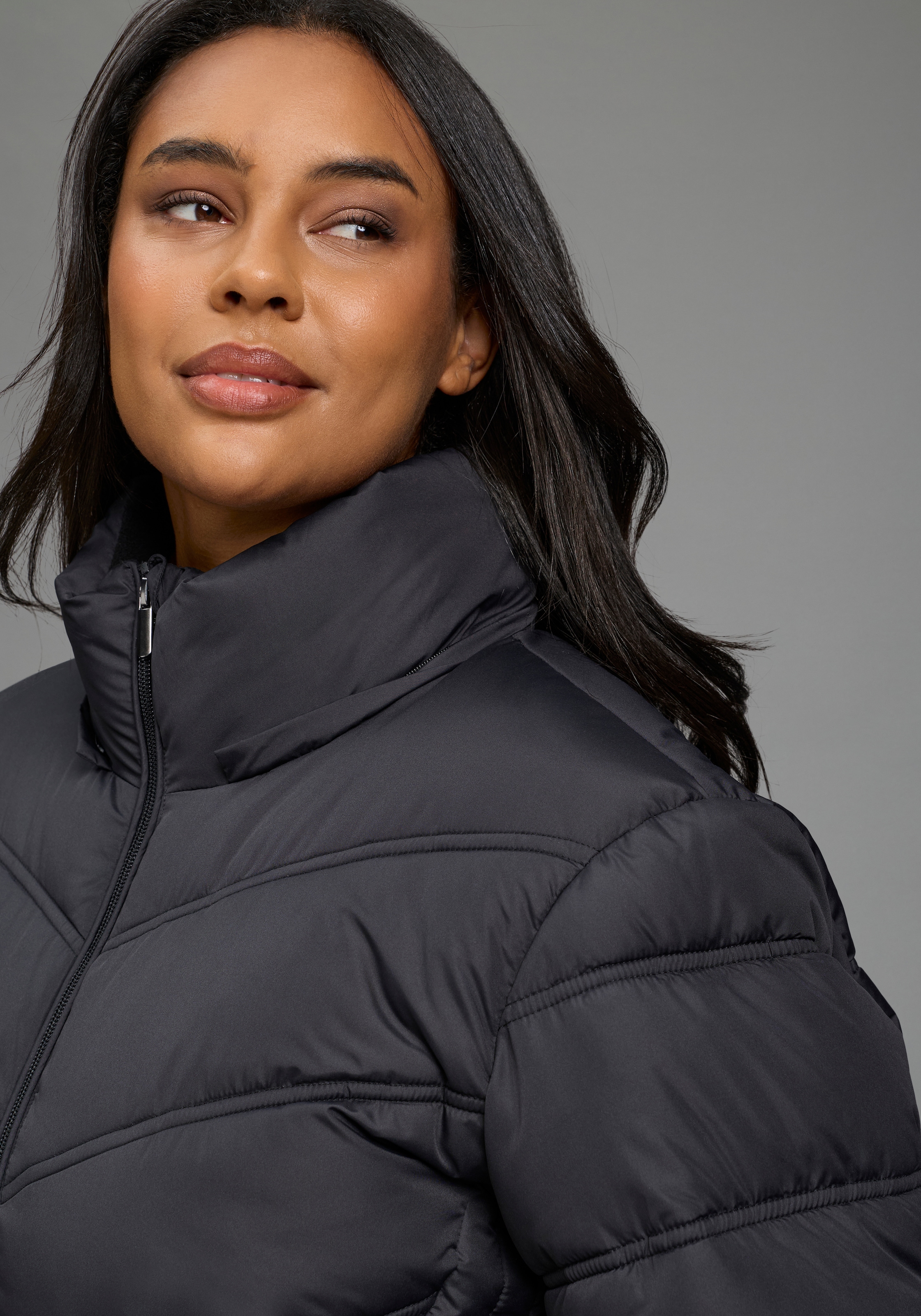 Laura Scott CURVE Manteau matelassé »Grosse Grössen« avec capuche amovible et empiècements latéraux