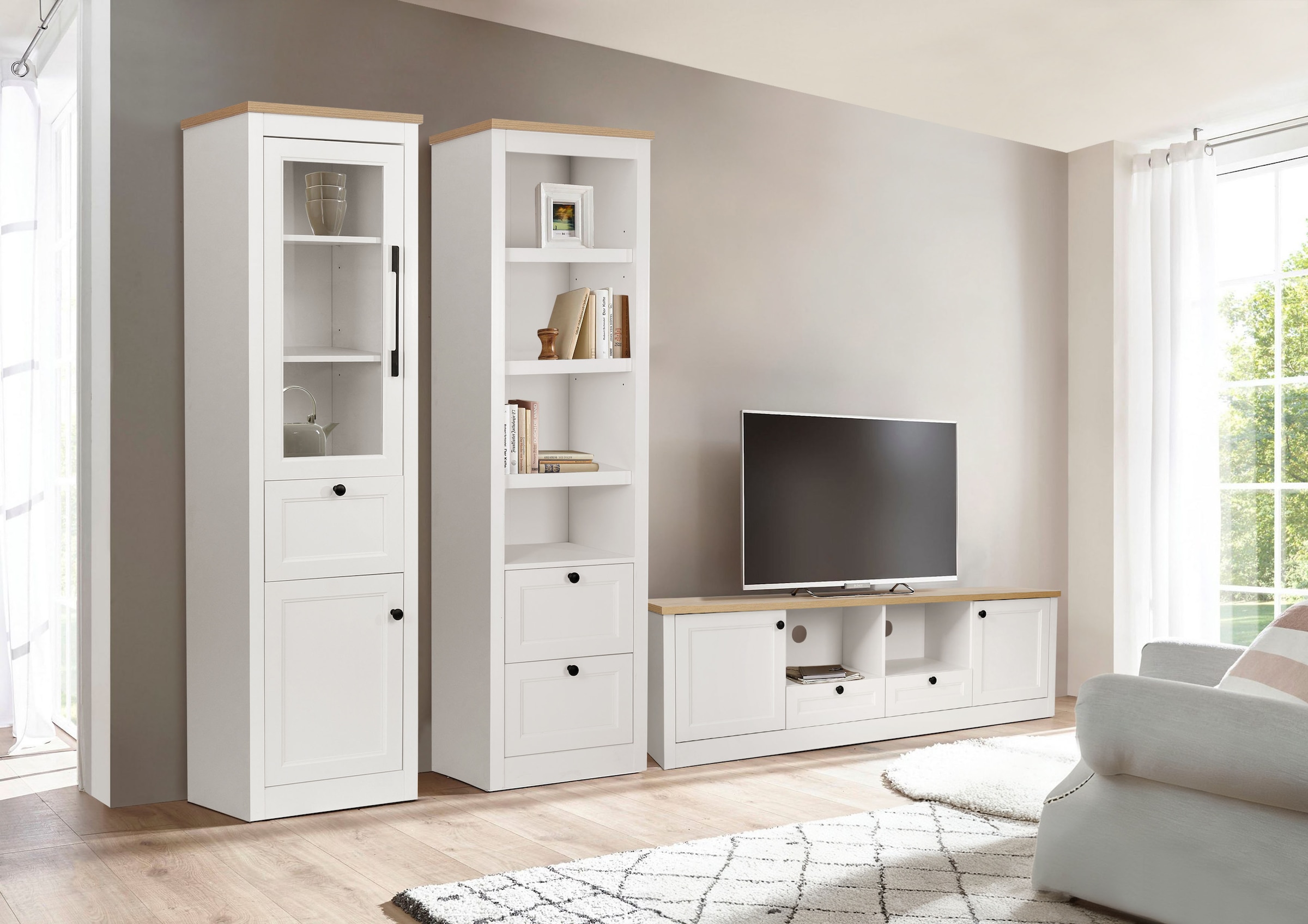 GOODproduct Vitrines »Rigny« aus MDF, mit Holz-Zierleiste, schwarzem Metallgriff