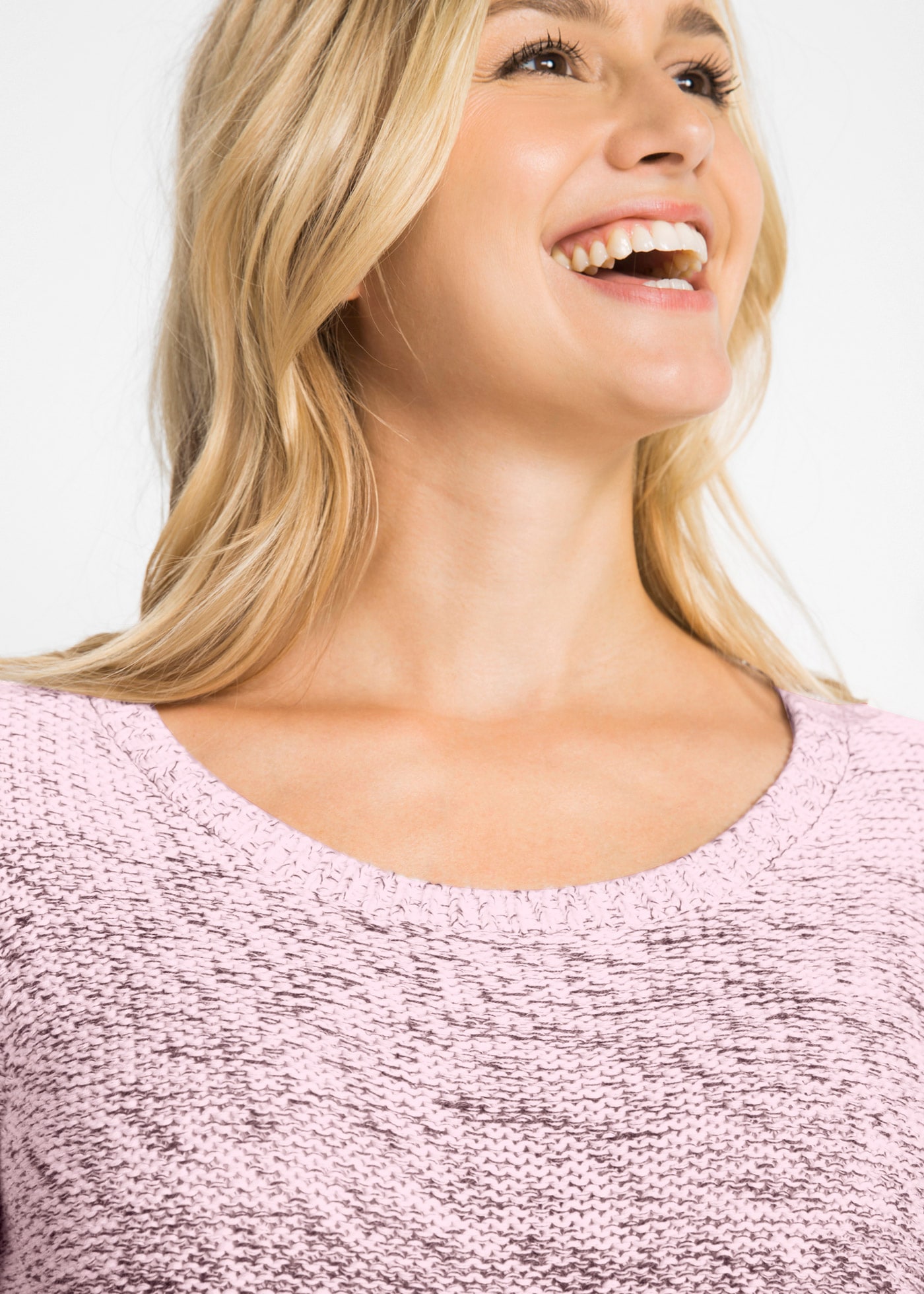 bonprix Pull en tricot aus Baumwolle und Polyacryl, mit Rundhalsausschnitt