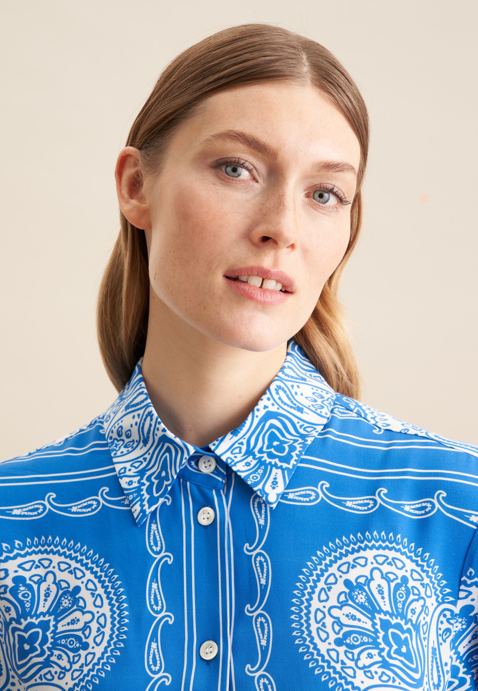 seidensticker Sommerkleid »Schwarze Rose« 1/1 Kragen Tuchprint