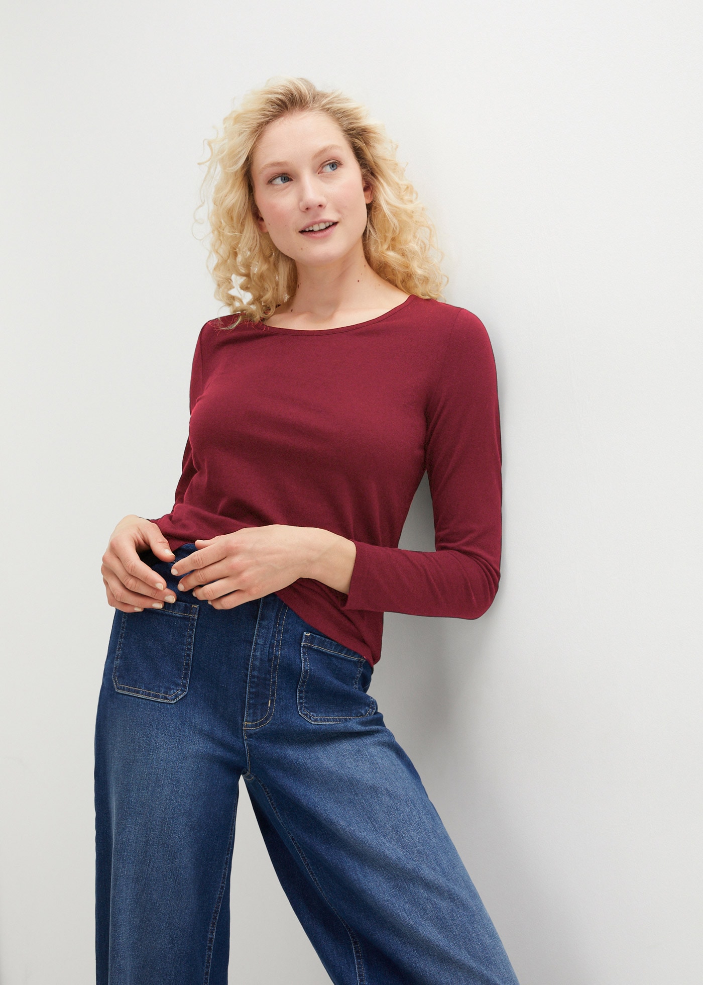 bonprix Langarmshirt Packung, 2 Stk. Slim fit Passform, Rundhalsausschnitt, aus Baumwollmischung