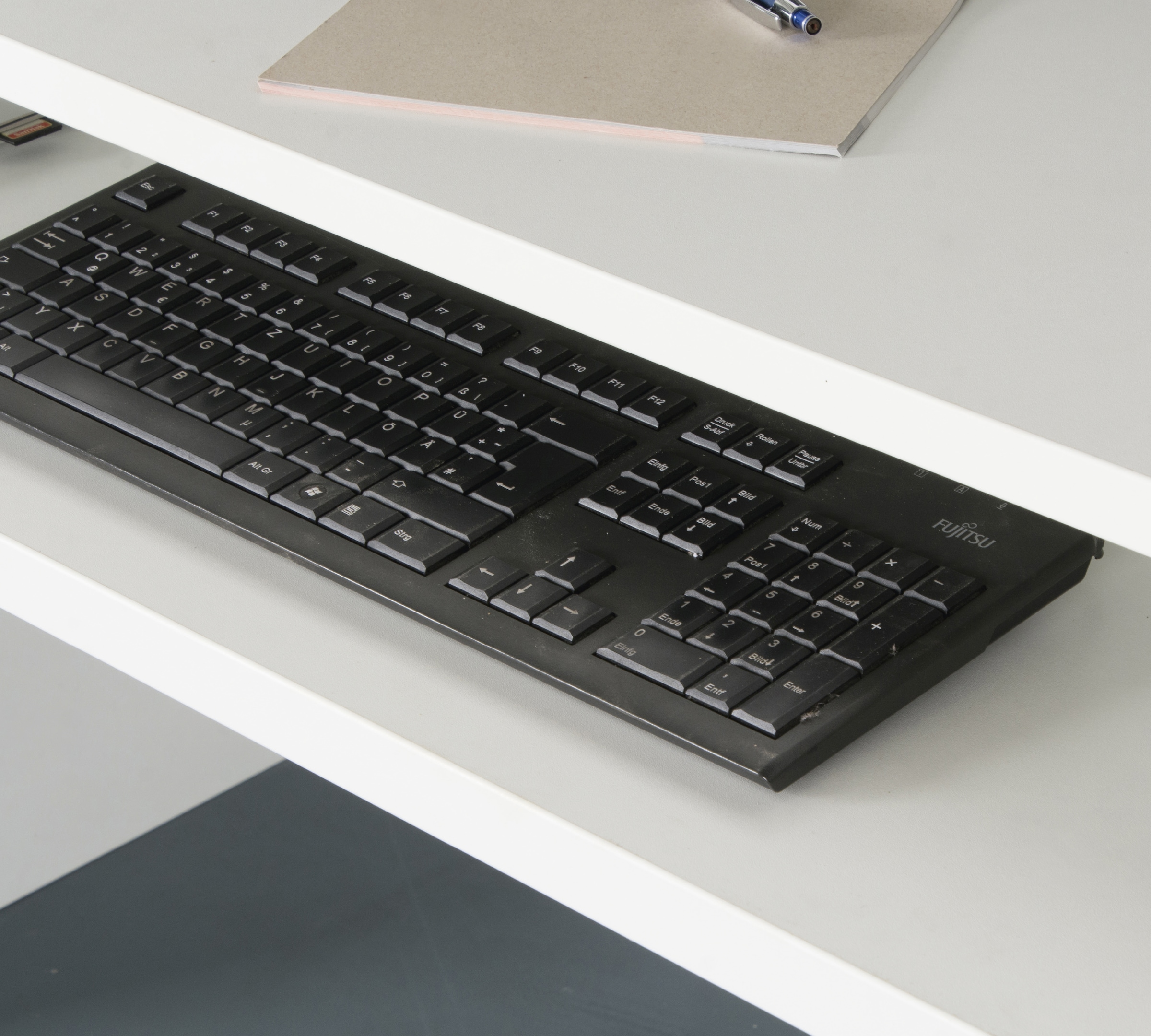 VOGL Möbelfabrik Bureau »Barrie mit 2-farbigem Tastaturauszug« in 2 Breiten, 2,5 cm Tischplattenstärke, Made in Germany