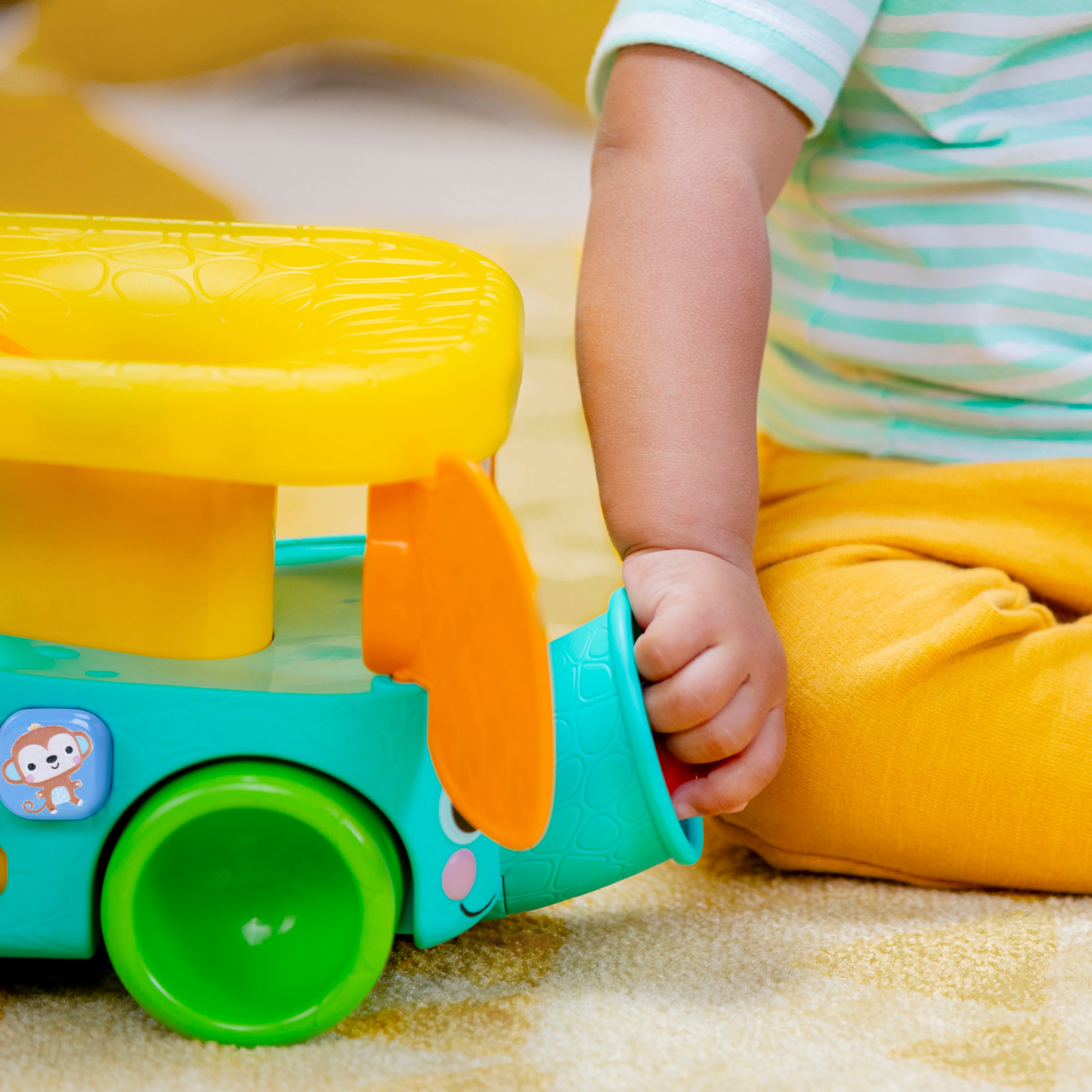 Bright Starts Lernspielzeug »Pop & Roll Safari Bus  Ball Play Toy« mit Licht und Sound