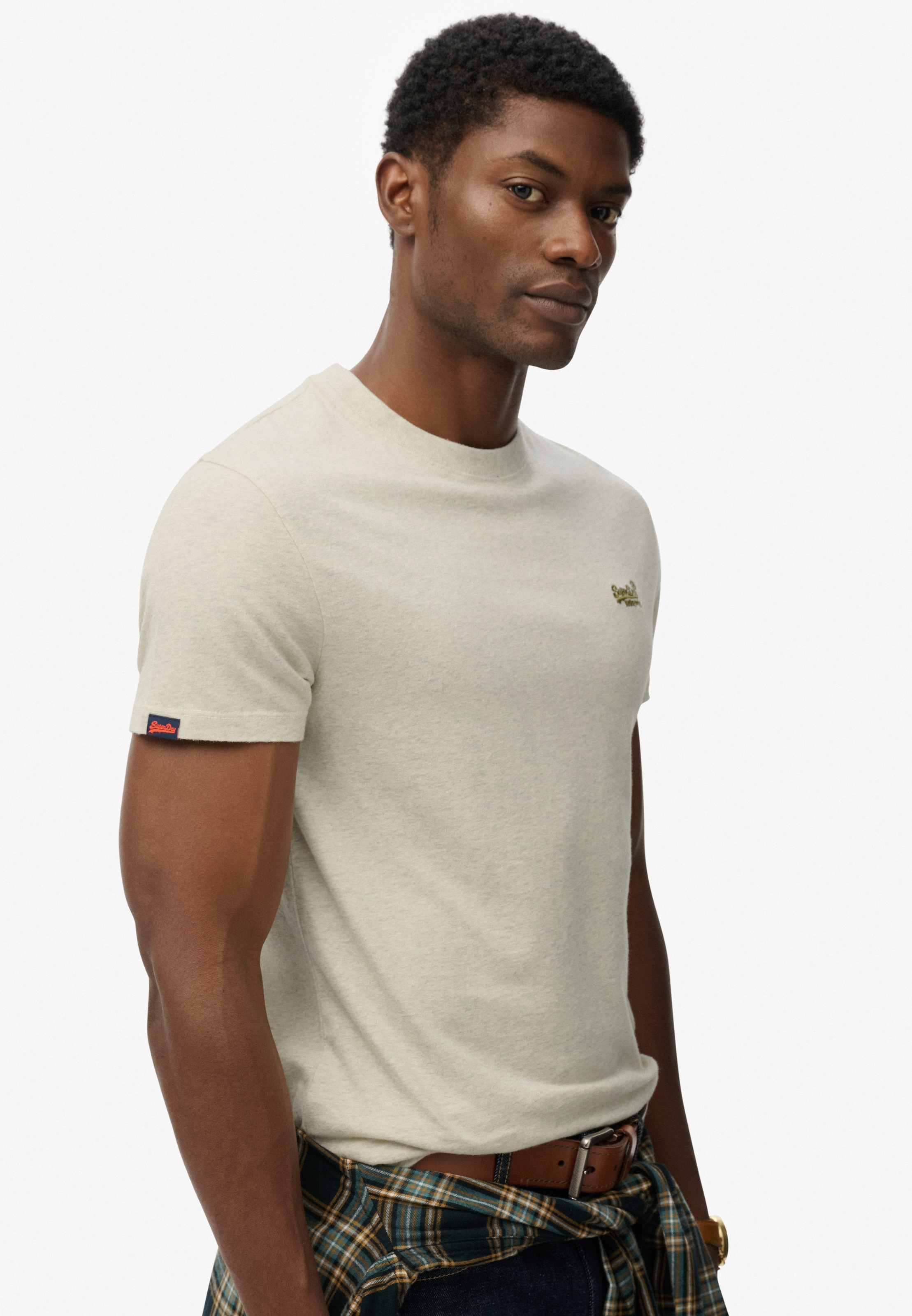 Superdry Shirt à col rond »ESSENTIAL LOGO EMB TEE« en coton et jersey simple, coupe slim, manches courtes, longueur hanche