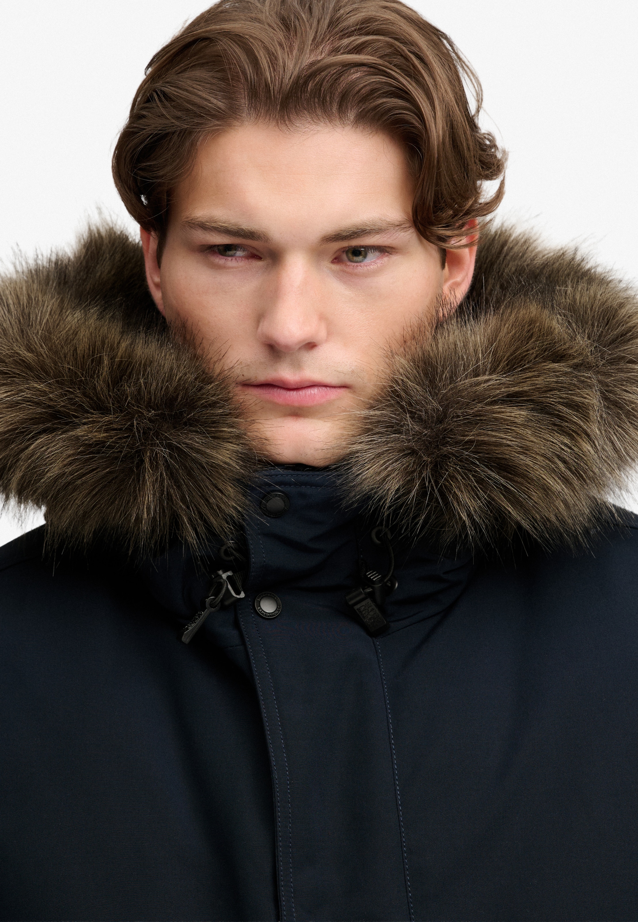 Superdry Veste bomber »FAUX FUR EVEREST BOMBER JACKET« avec capuche fibre synthétique, coupe décontractée