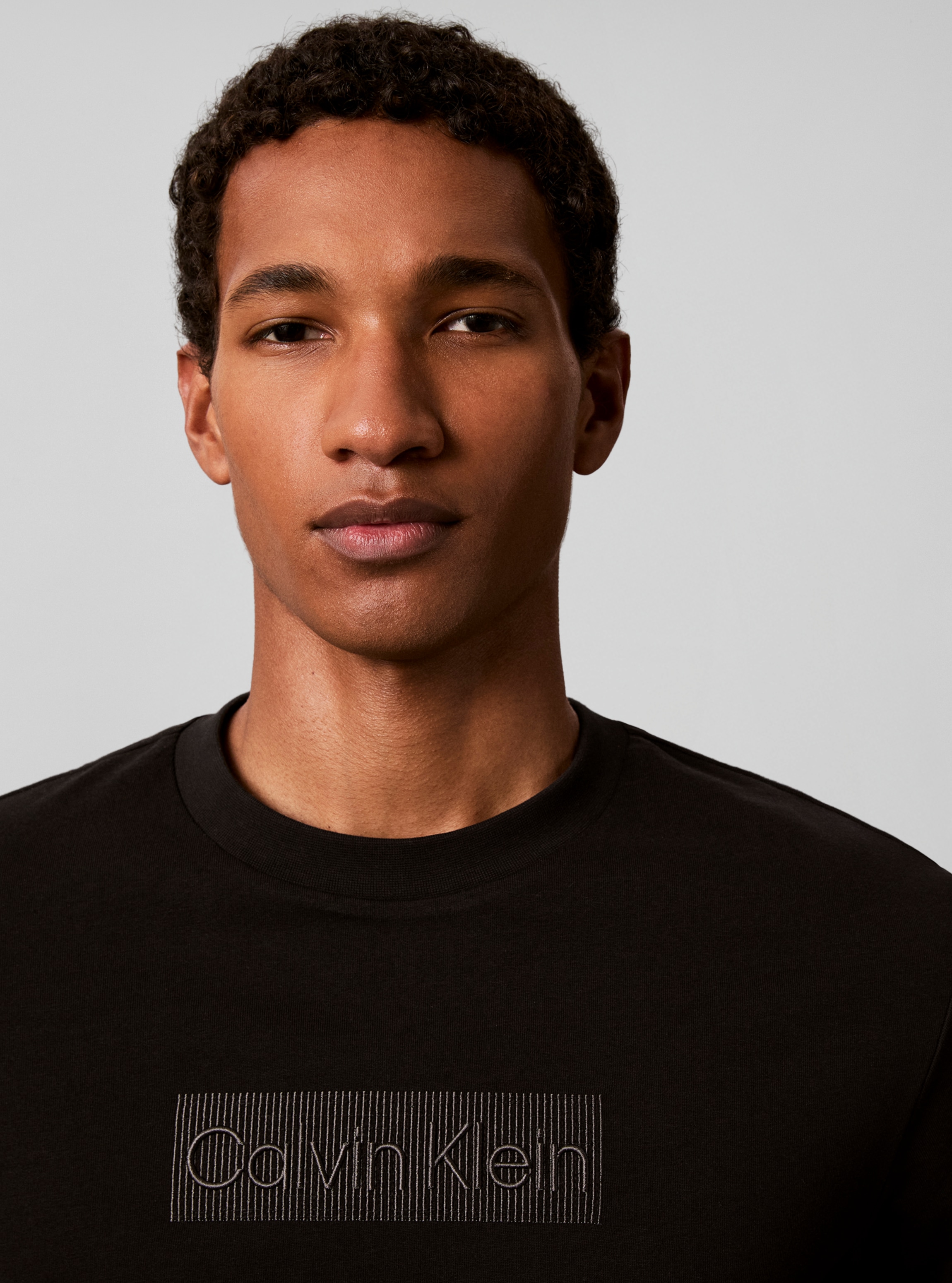 Calvin Klein T-shirt »CALVIN GRAPHIC« Coupe régulière avec col rond