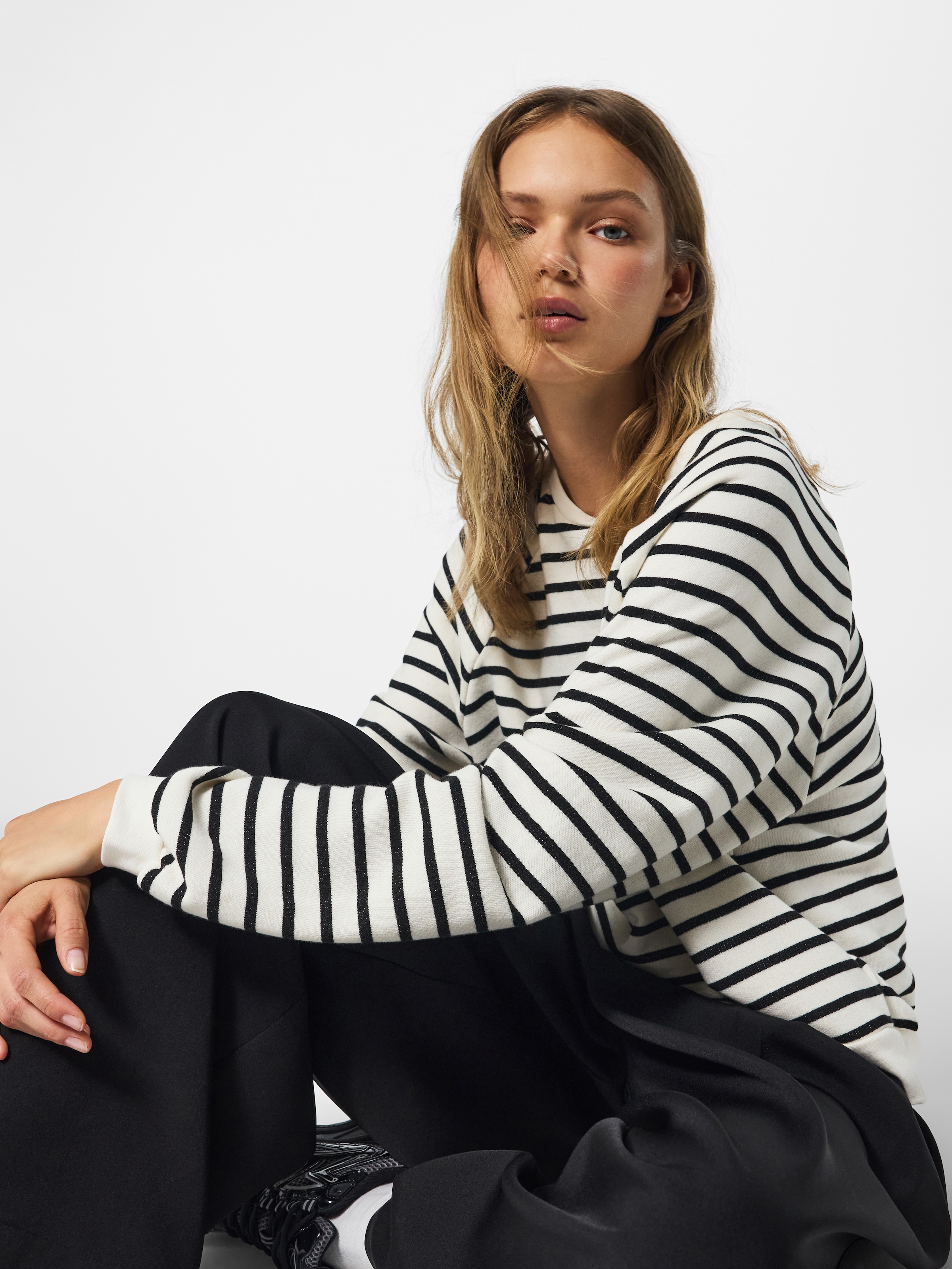 pieces Sweat-shirt »PCGRETA LS EMB UB SWEAT FC«, mélange coton, coupe régulière
