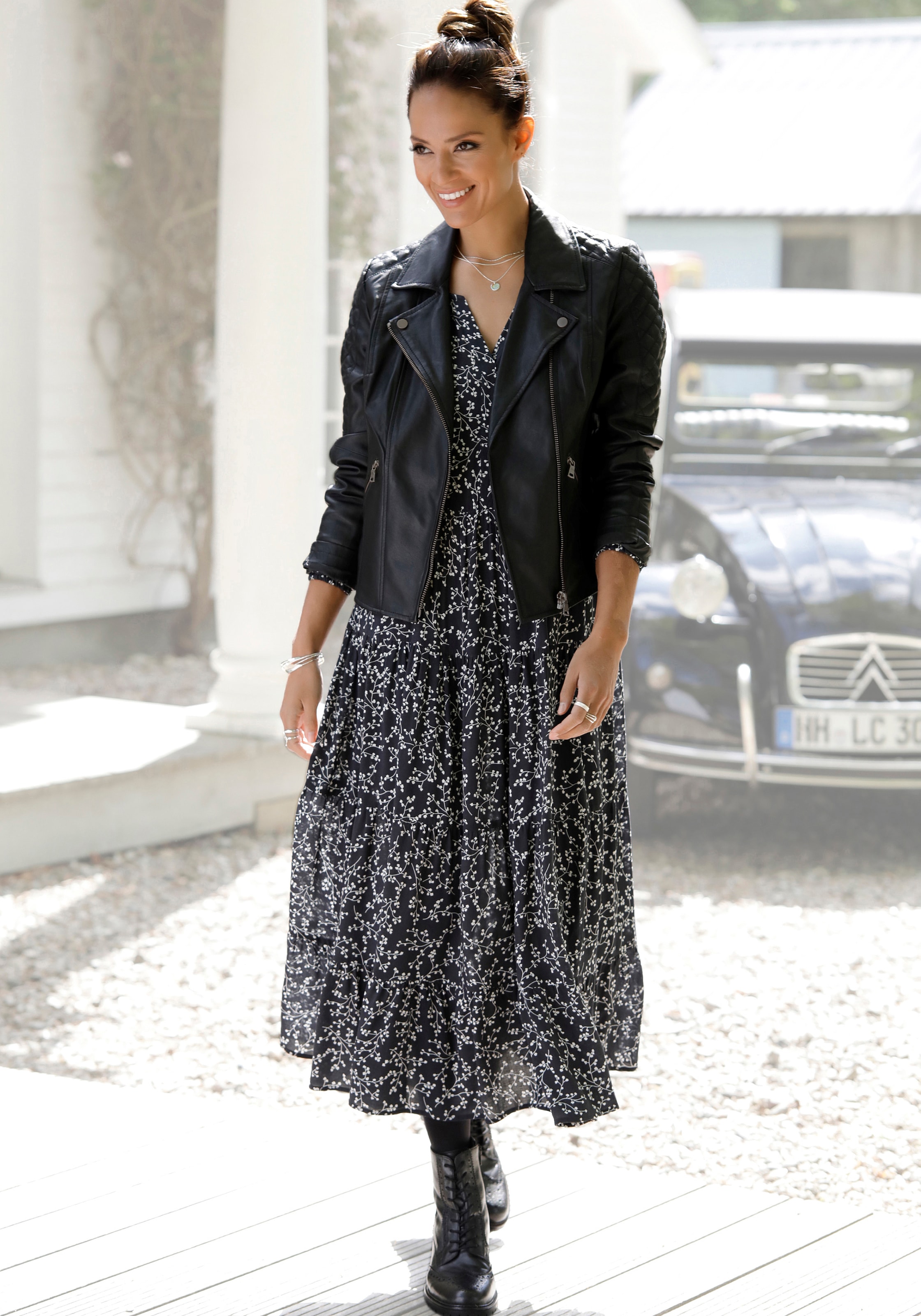 LASCANA Veste en imitation cuir mit Bikerdetails, kurze Bikerjacke, figurbetont