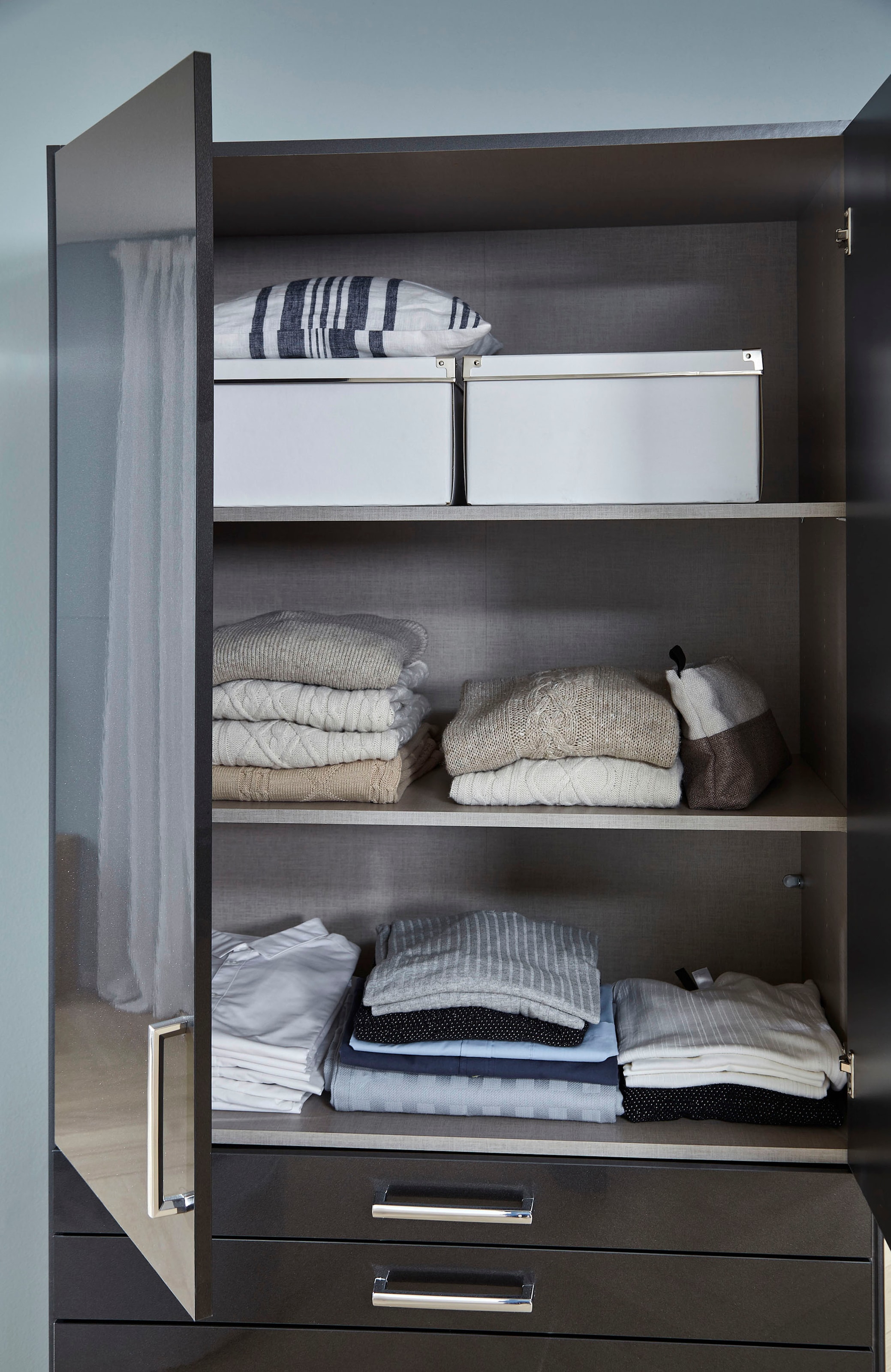 rauch Armoire à portes battantes »Kleiderschrank Schrank Garderobe Garderobenschrank  HOMBURG« avec beaucoup de rangement, tiroir supérieur compartimenté MADE IN GERMANY