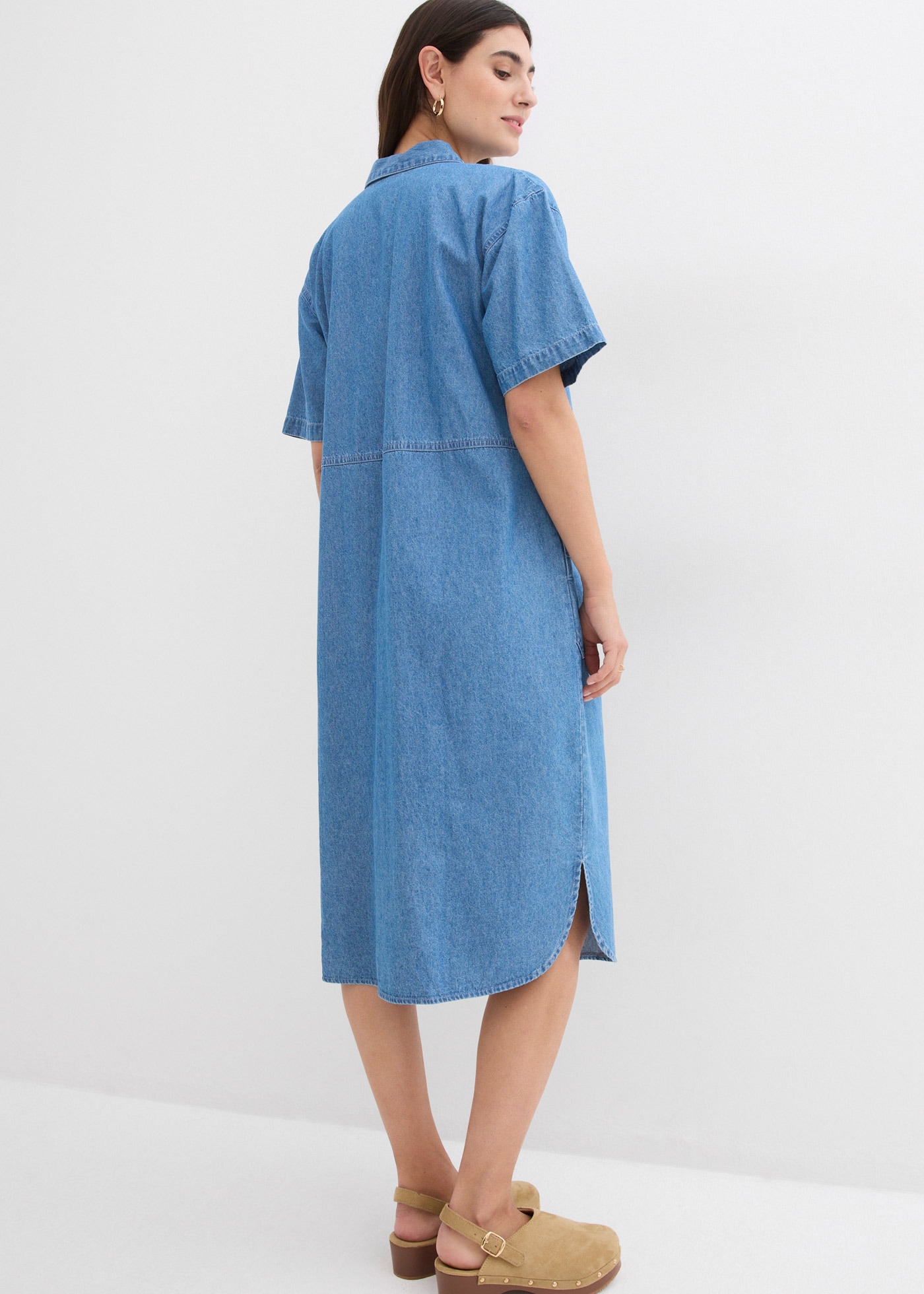 bonprix Jeanskleid »Jeanskleid, Oversized« 2 Stk. tlg. Brusttasche für lässigen Look, aus Baumwolle, Oversize-Passform