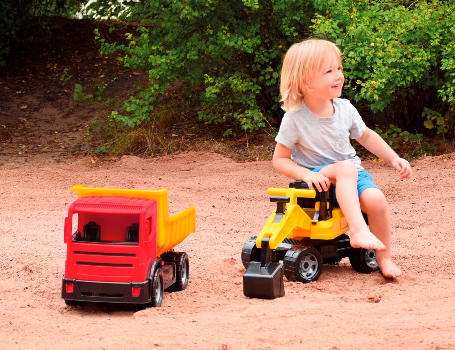 Lena® Benne à jouets »GIGA TRUCKS Muldenkipper, lose« Made in Europe