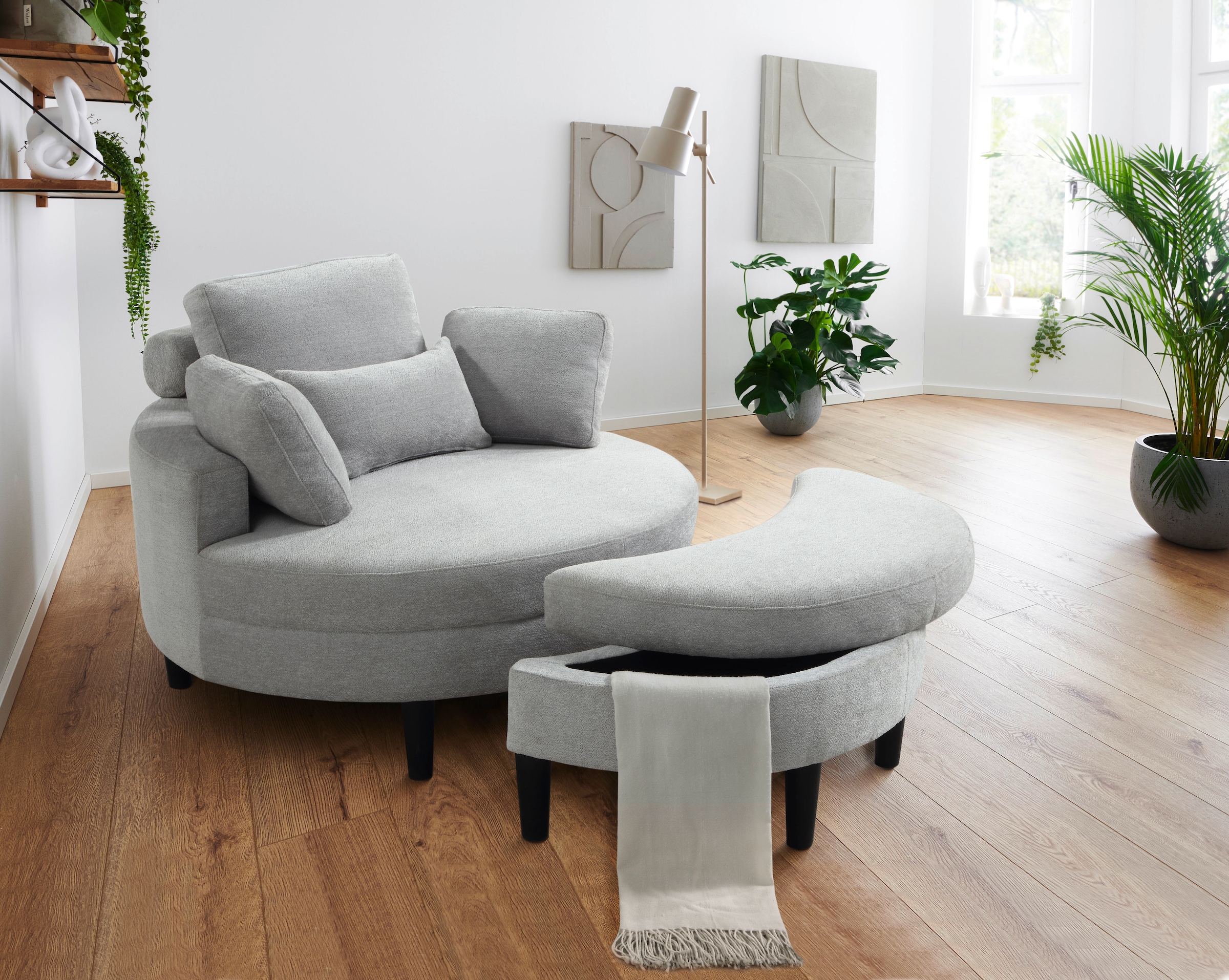 GOODproduct Loveseat »Ravi Sessel, B: 114 cm, Sitzhöhe: 42 cm« XXL- Sessel, mit Stauraumhocker, Rückenstütze & 4 Zierkissen