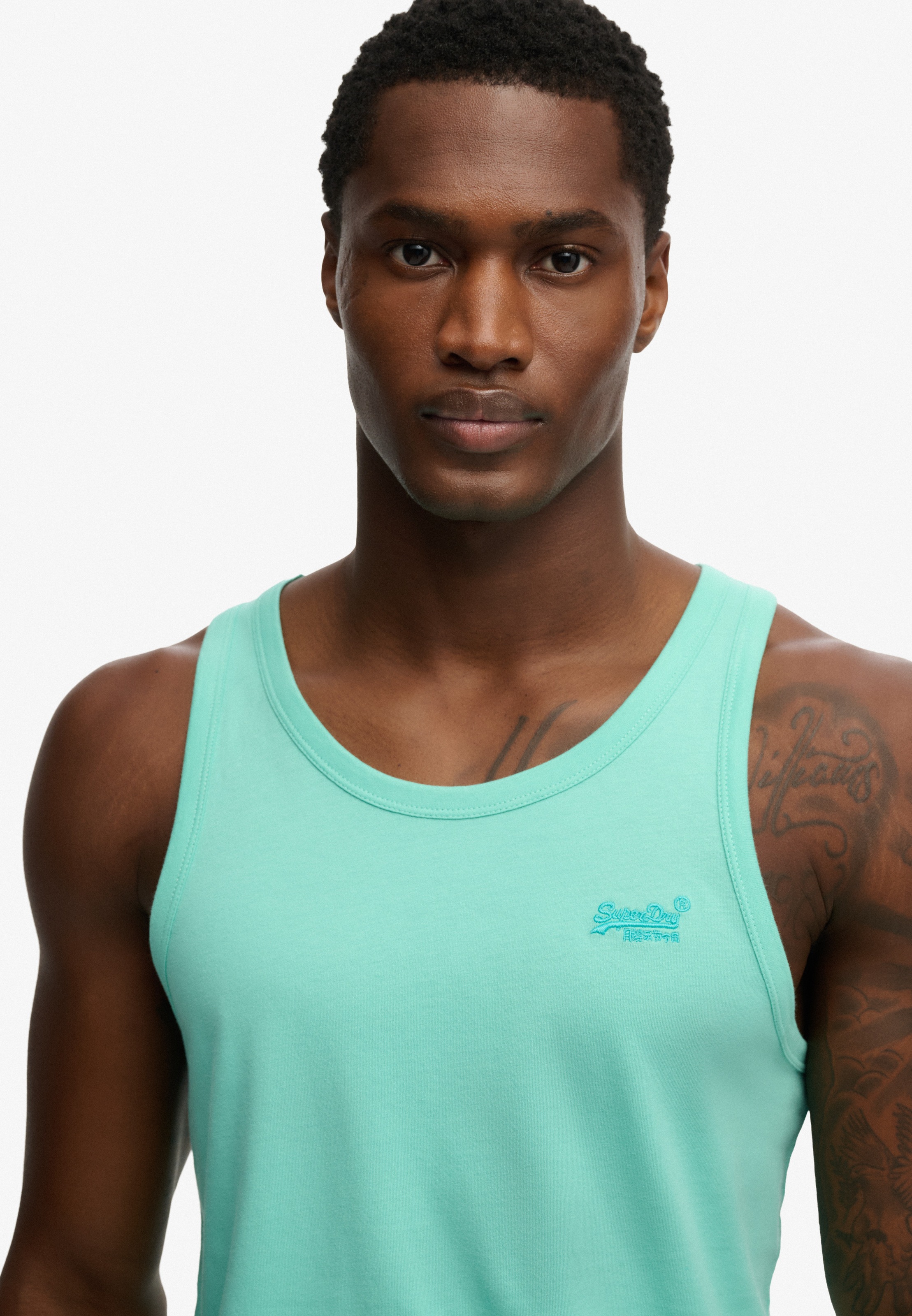 Superdry Débardeur »ESSENTIAL LOGO VEST UB« avec étiquette de marque, en coton et jersey simple, coupe slim, sans manches