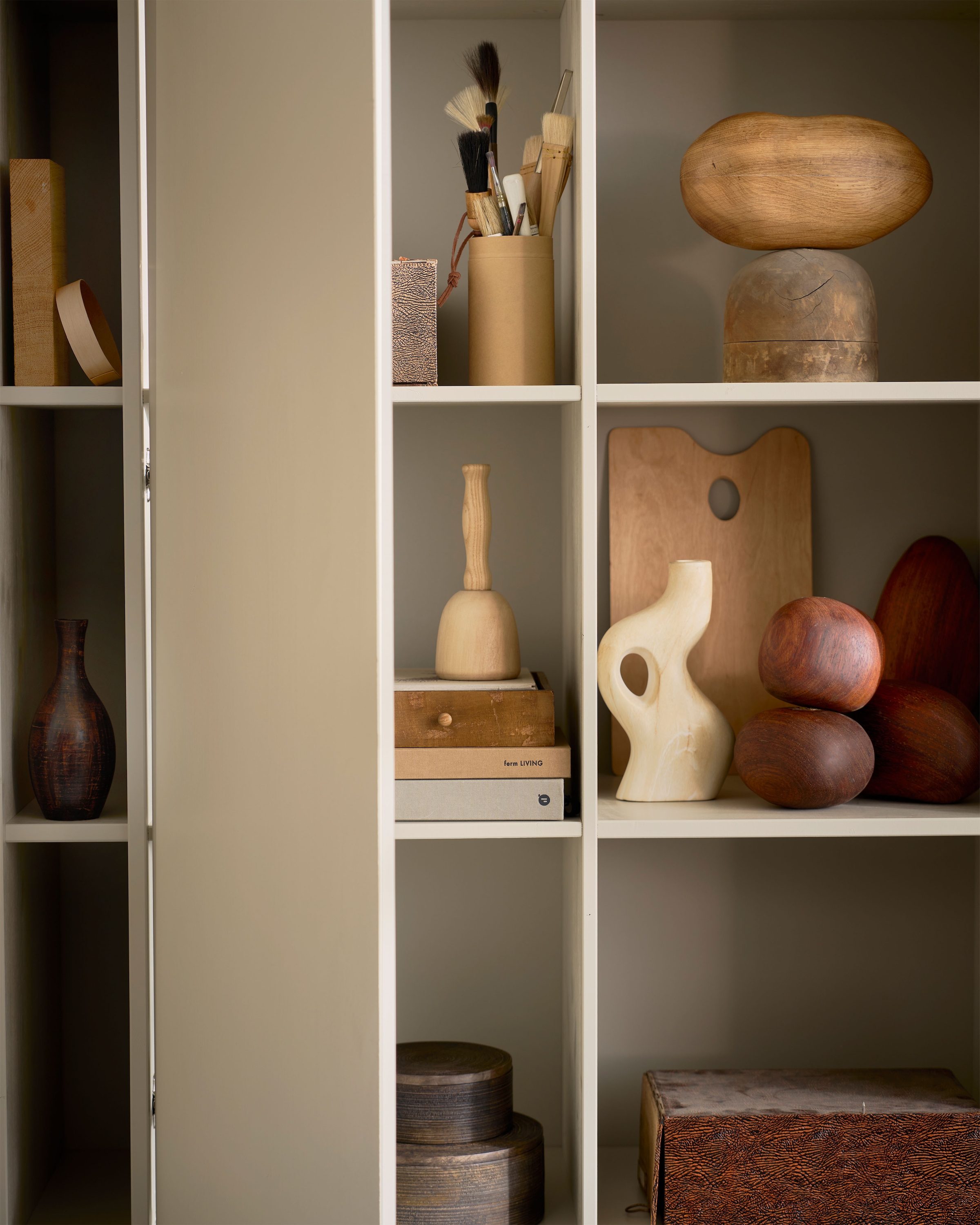 WOOOD Armoire vestiaire »Settle Down FSC®-Kiefernholz Druckmechanismus H 218 x B 108 x T 44 cm« montable des deux côtés, fixation murale recommandée, panneau arrière HDF