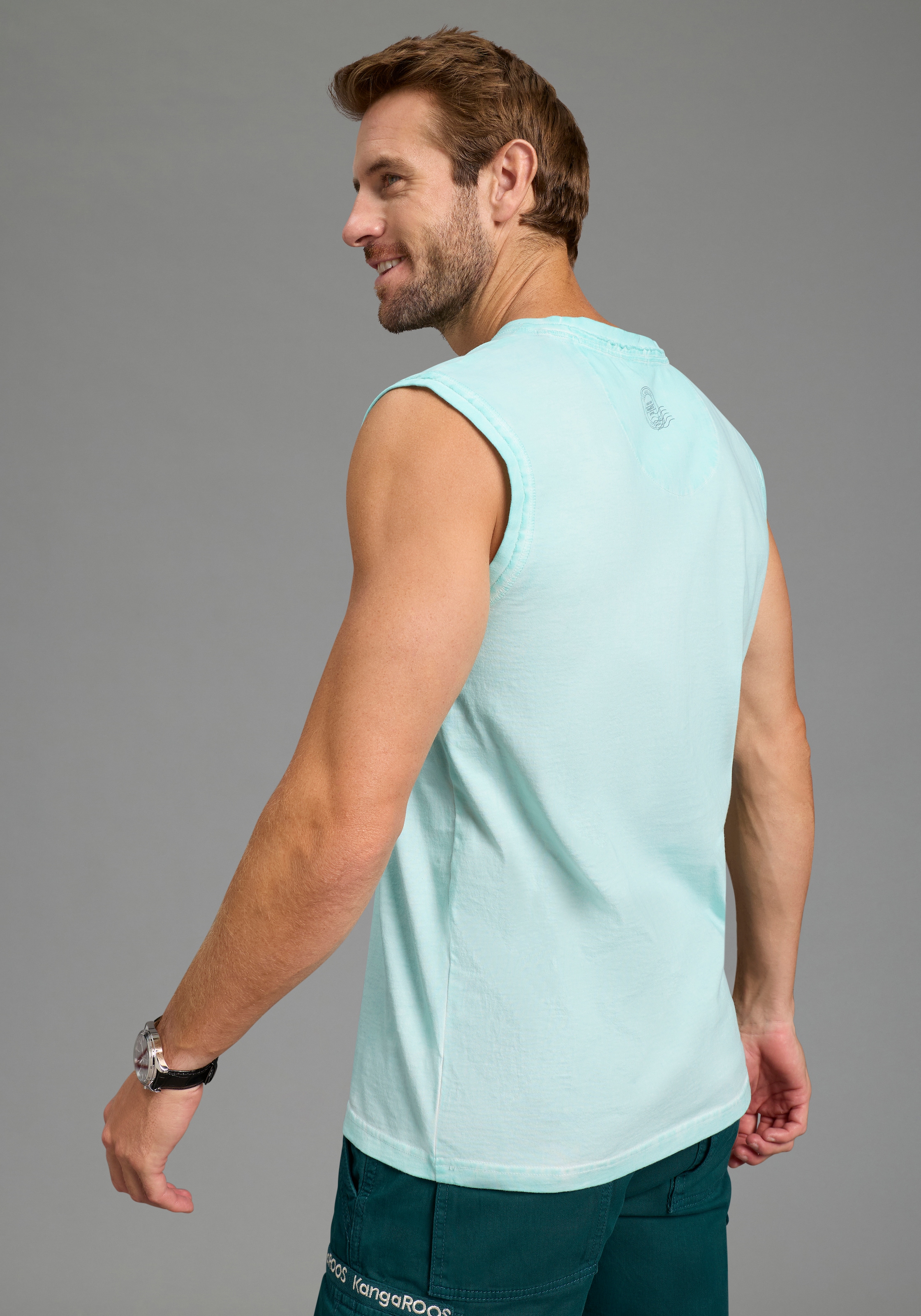 KangaROOS Débardeur schmal geschnitten, tiefer Rundhalsausschnitt, ärmellos