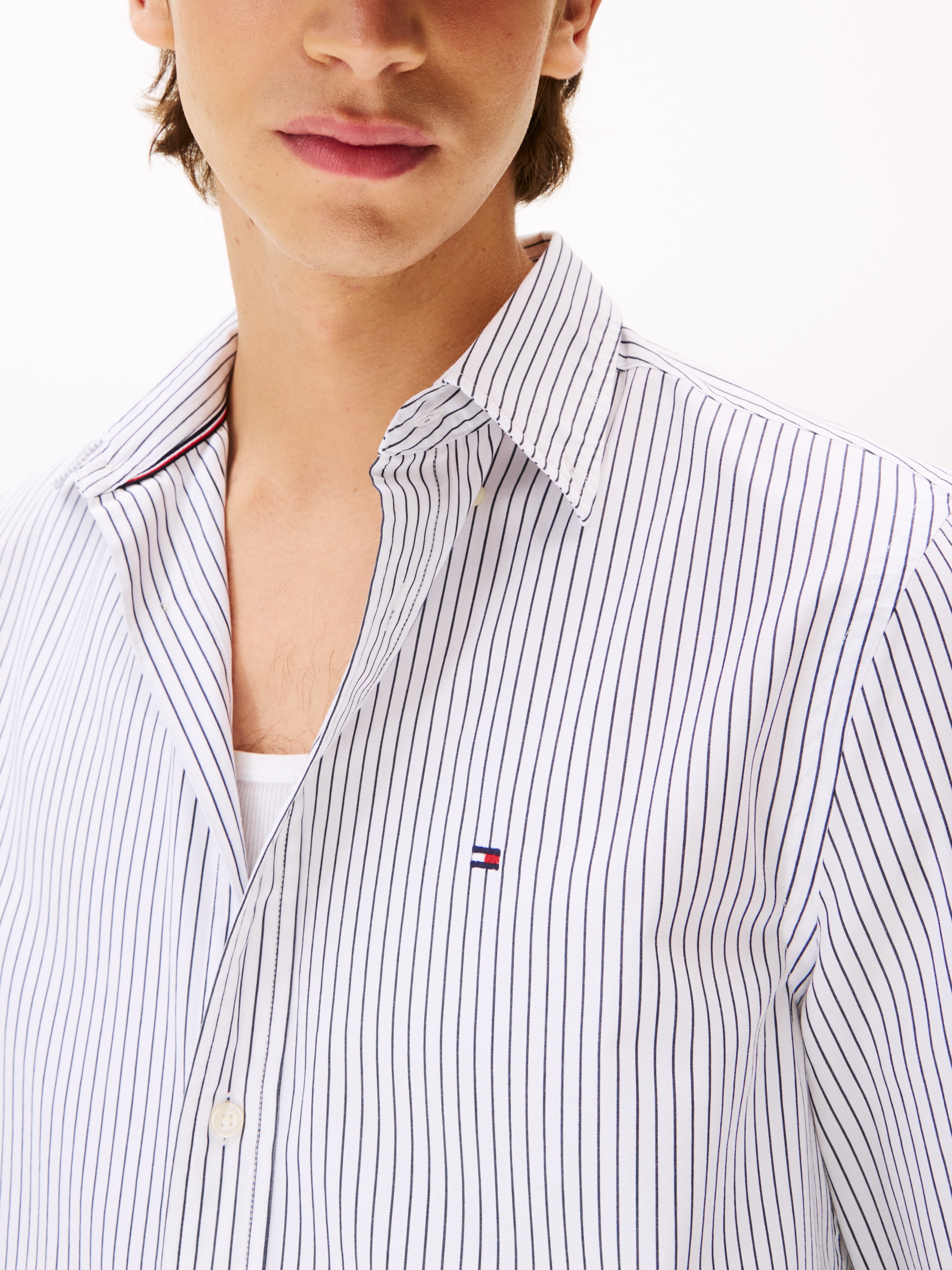 Tommy Hilfiger Chemise à manches longues »CORE HAIRLINE POPLIN« regular fit, Button-down-Kragen, fein gestreift