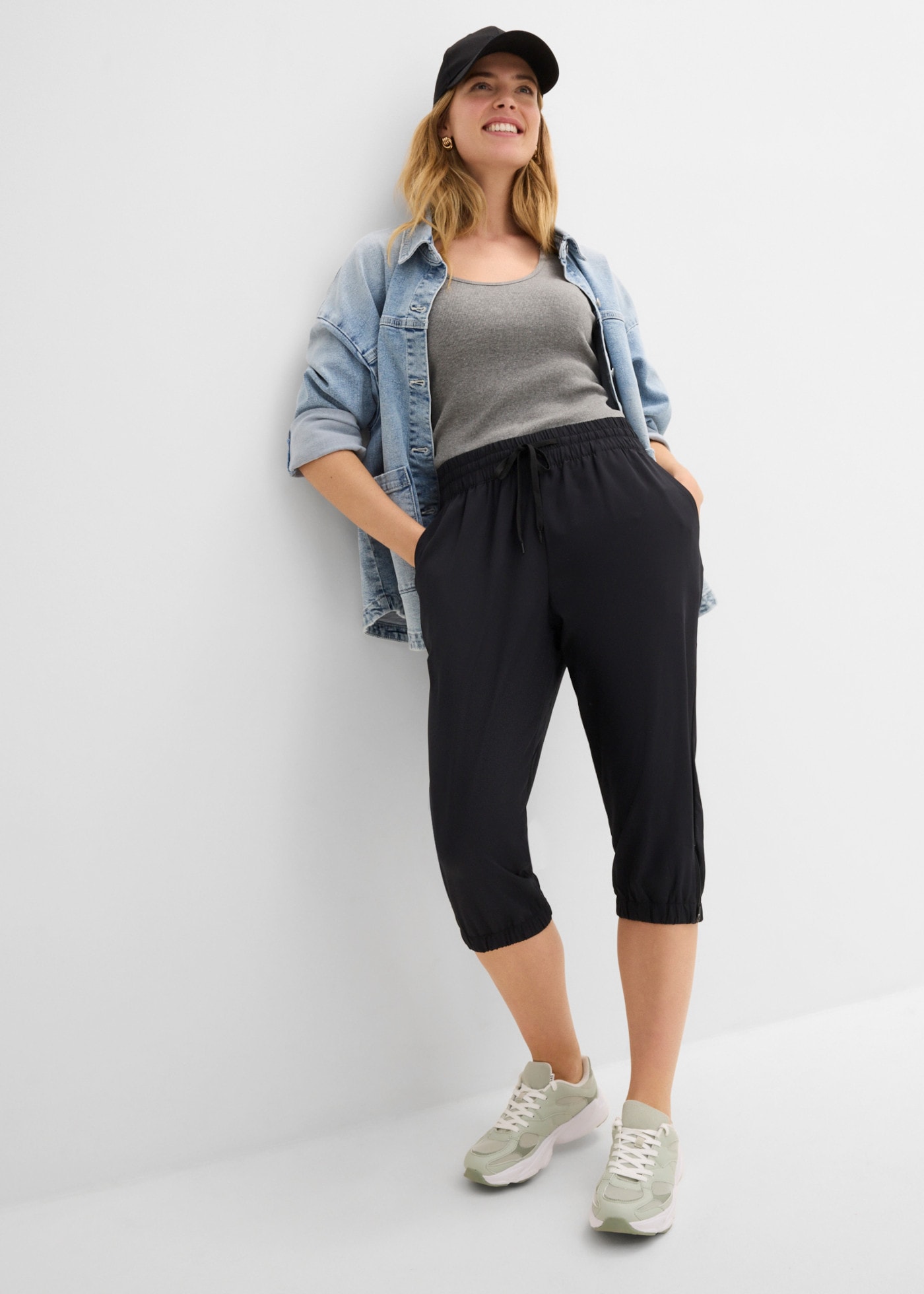 bonprix Pantalon fonctionnel  longueur 7/8, fentes latérales avec zip, poche zippée arrière