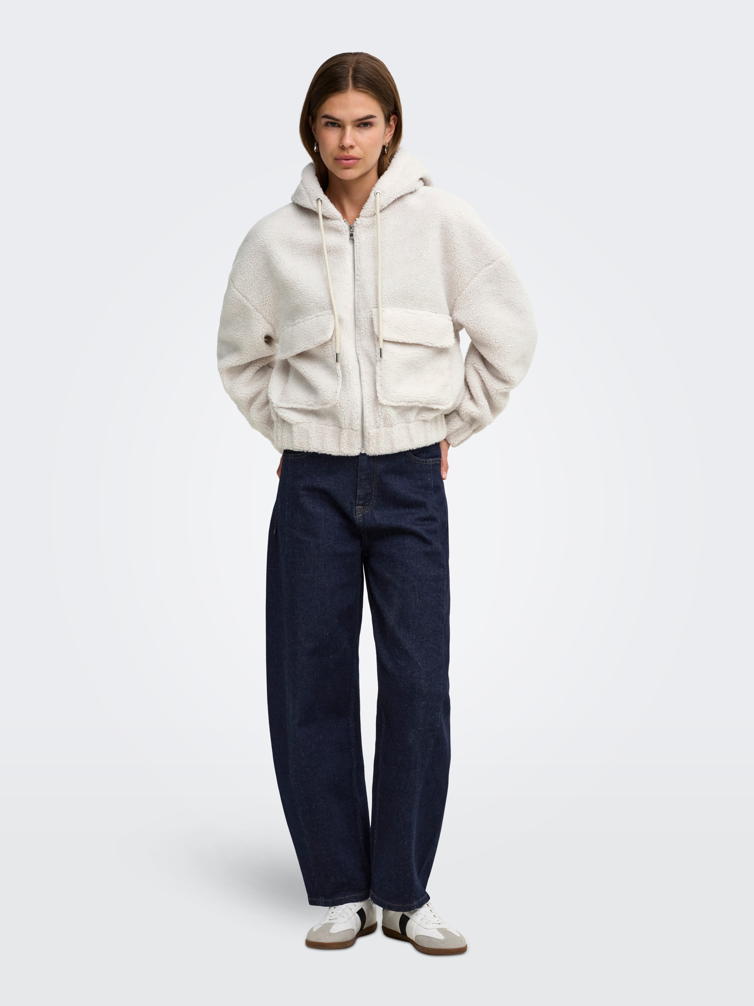 ONLY Veste à capuche en peluche »ONLTANJA TEDDY HOOD JACKET OTW NOOS« avec capuche fibre synthétique,