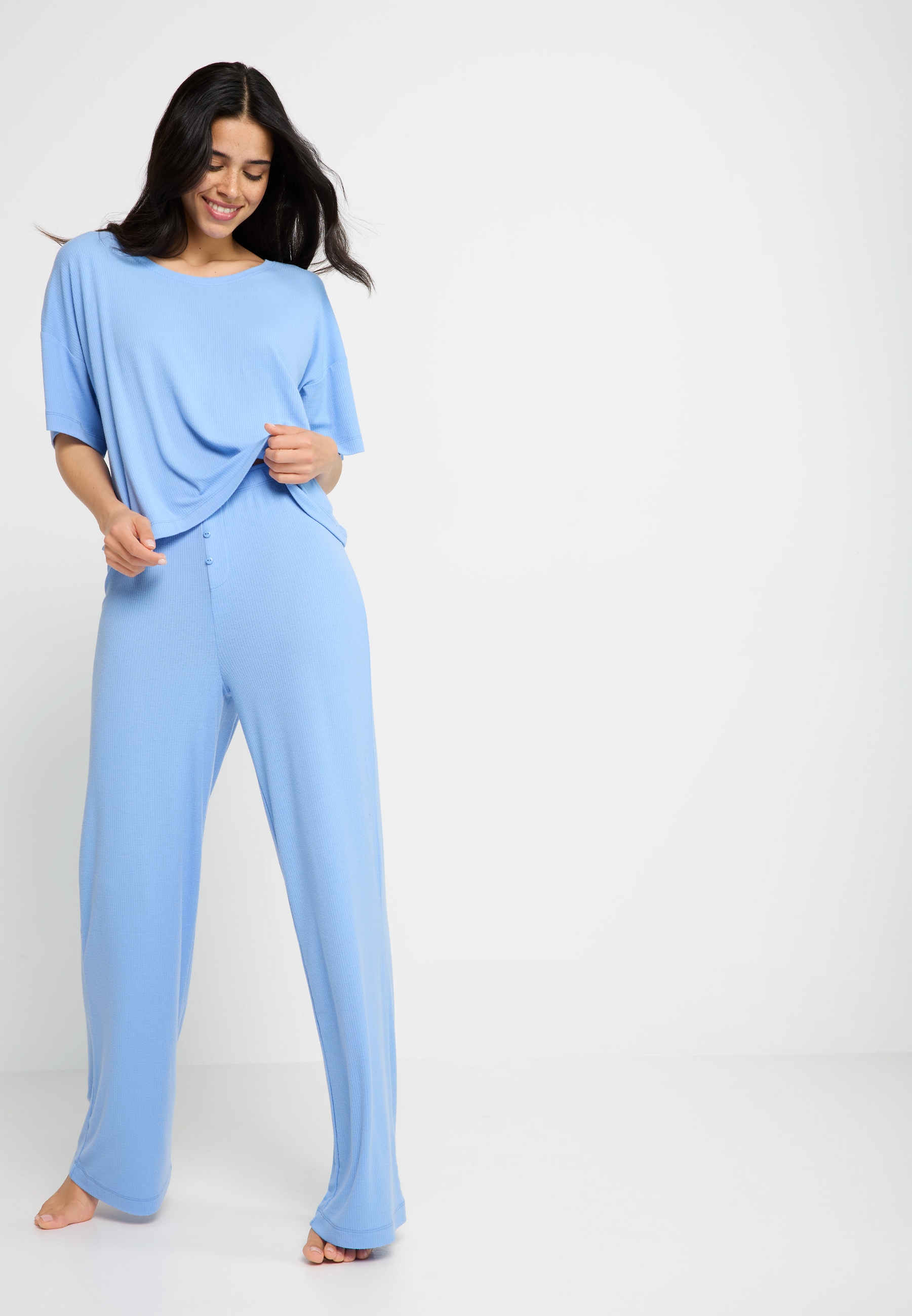 LSCN by LASCANA Pyjama Set, 2 pièces mit kleiner Zierknopfleiste an der Hose