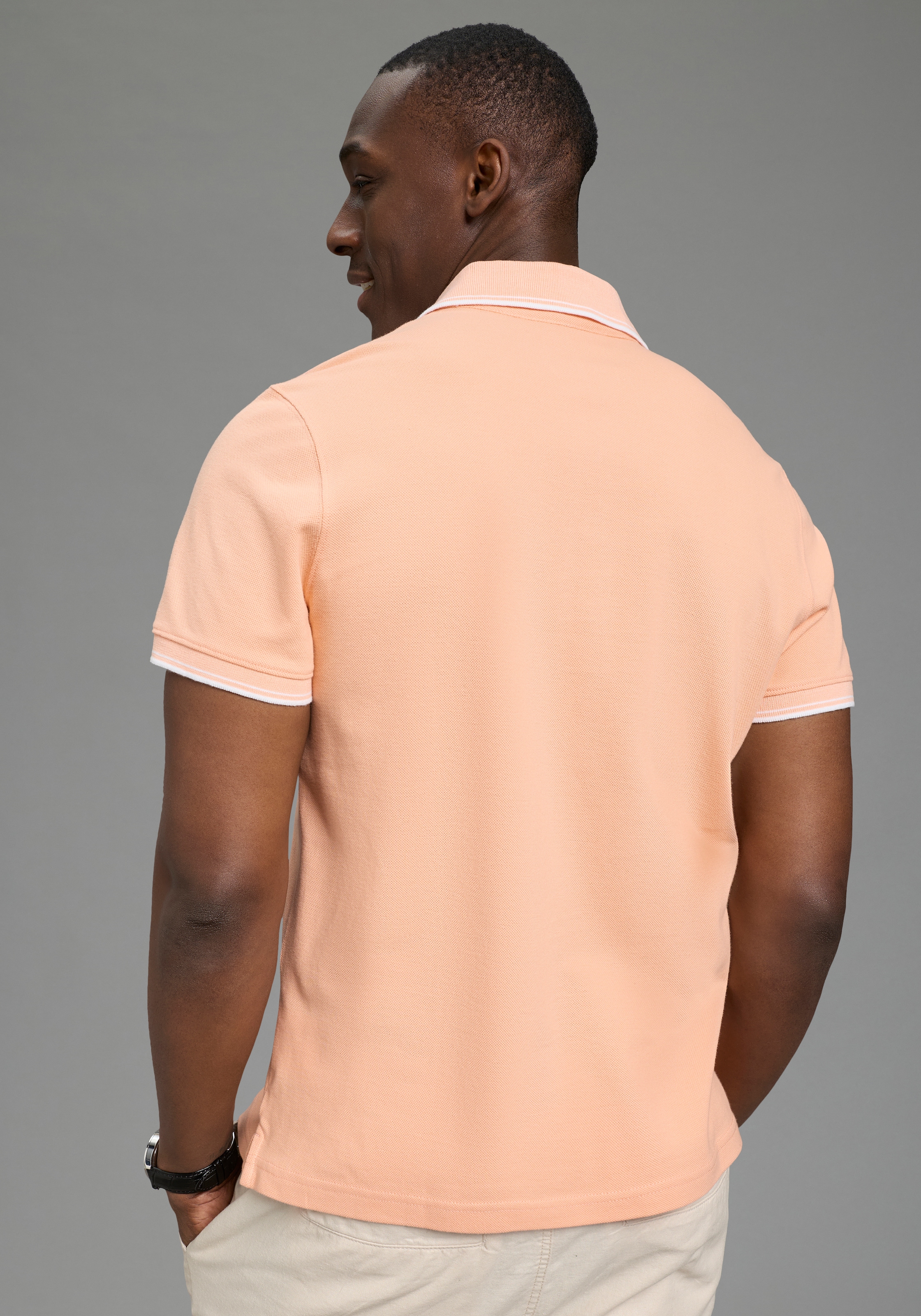DELMAO Poloshirt »in vielen Sommer Farben! Preis-Leistungs Bestseller!« Trendige lockere Passform, immer perfekt gestylt! Sportlicher Look