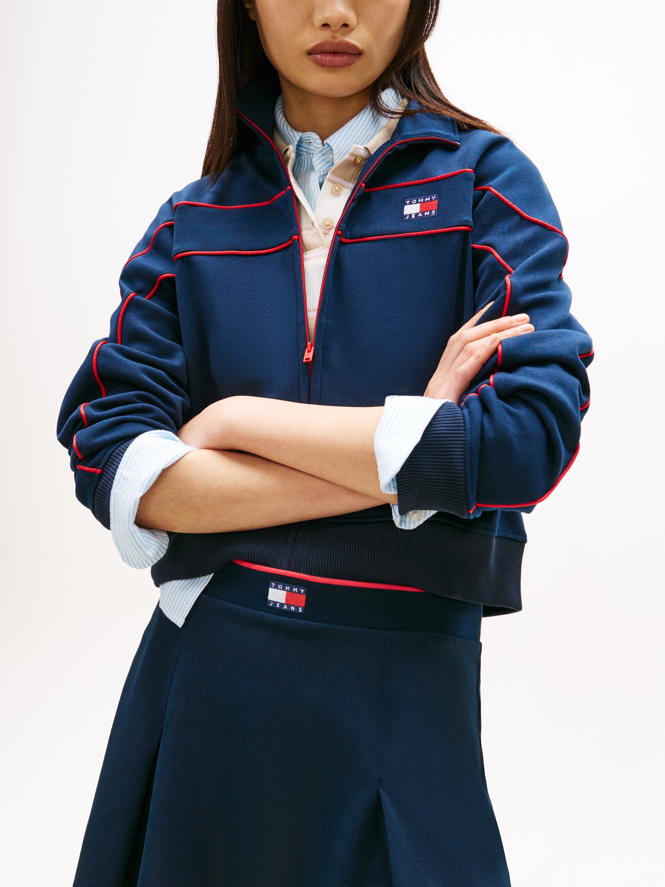 Tommy Jeans Jupe en ligne A »TJW PIQUE F&F MINI SKIRT« avec les plis classiques