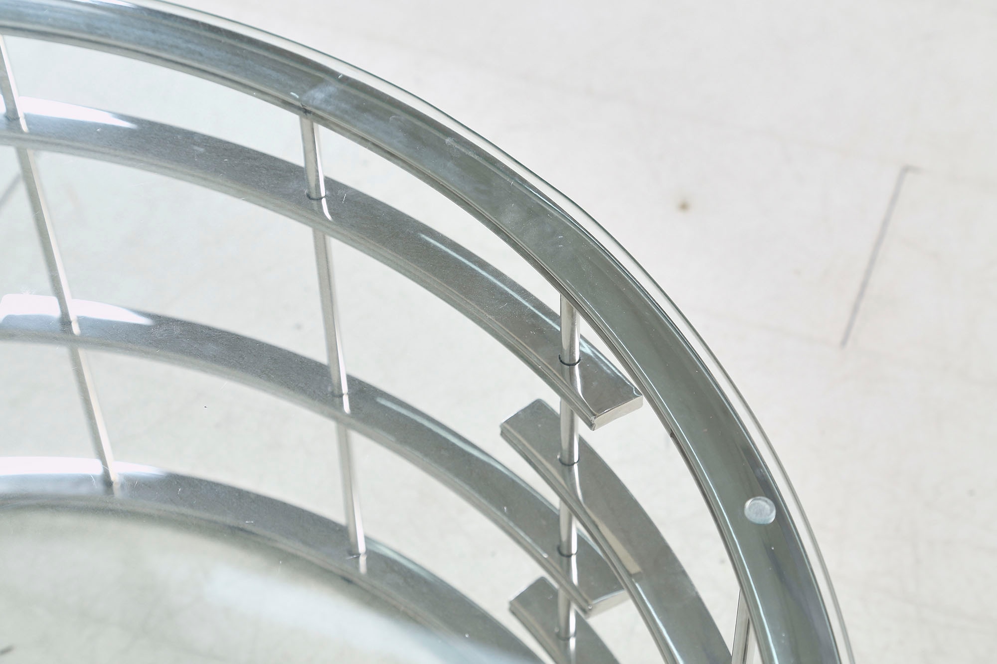 SalesFever Table basse »Glastisch: Stil und Funktionalität Wohnzimmertisch« Gestell gefertigt aus rostfreiem Edelstahl