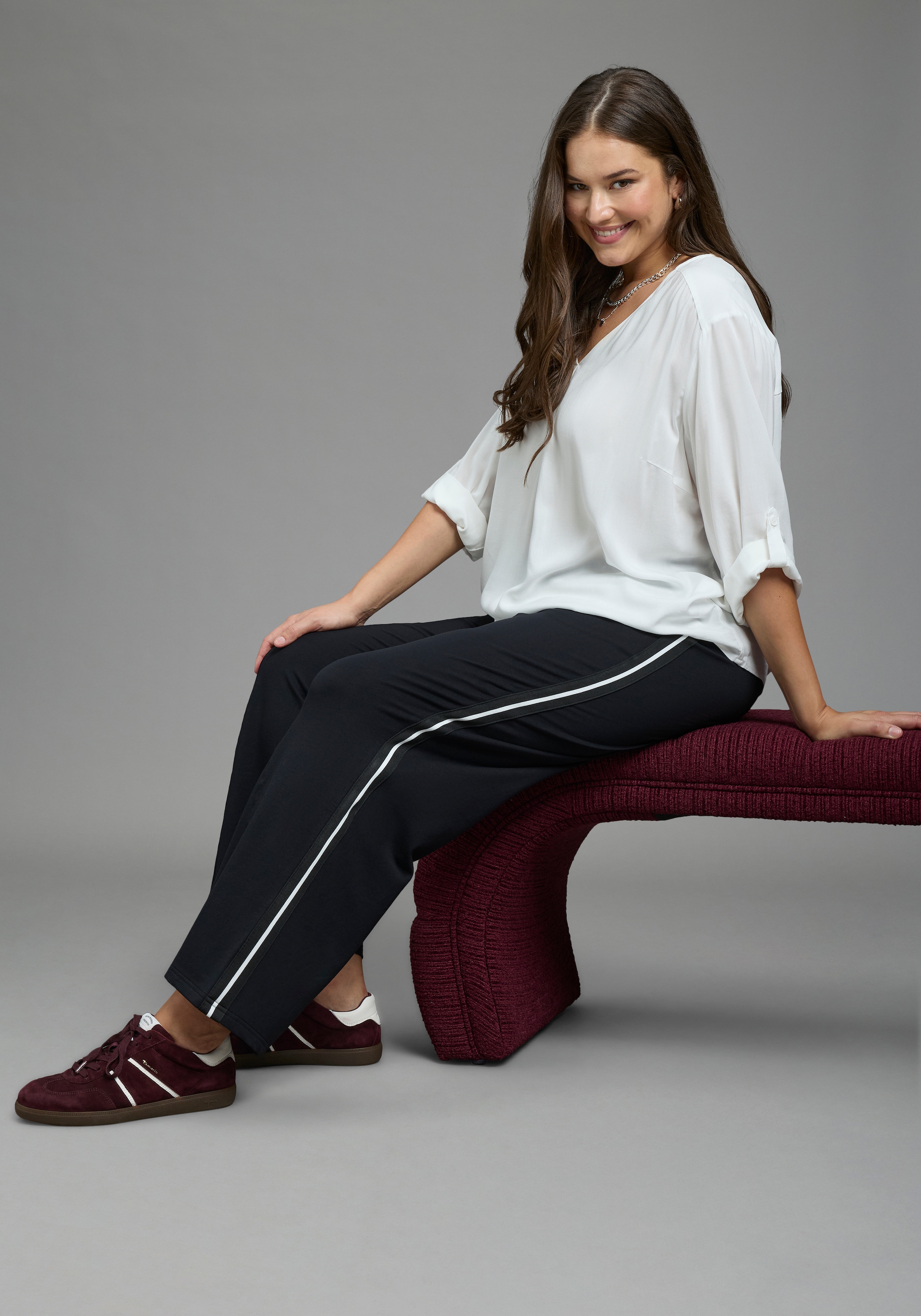 Laura Scott CURVE Sweathose »Grosse Grössen«  mit abgenähten Biesen in der vorderen Mitte