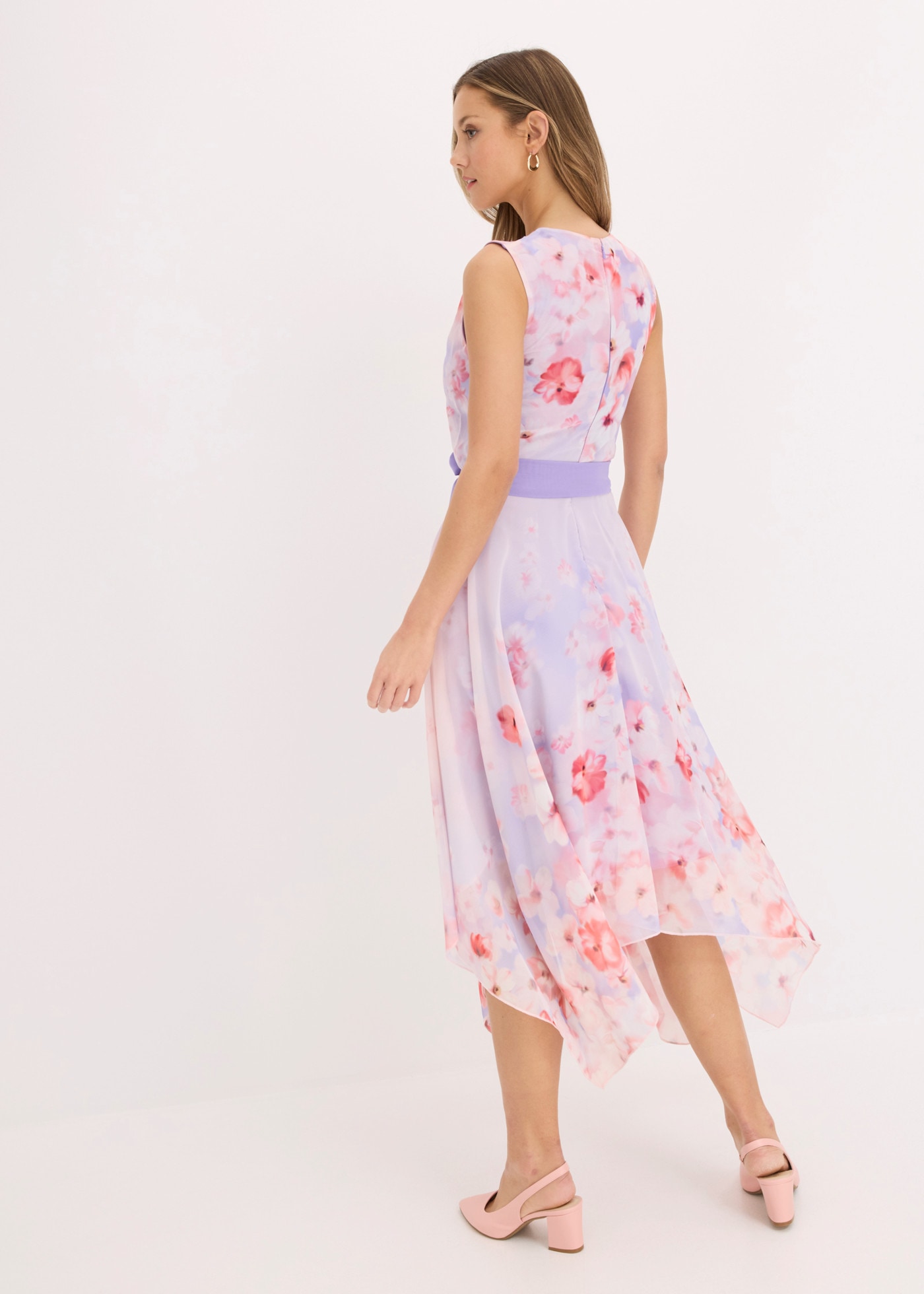 bonprix Robe en mousseline de soie ärmelloses Design, ausgestellte Passform, leichtes Chiffonmaterial