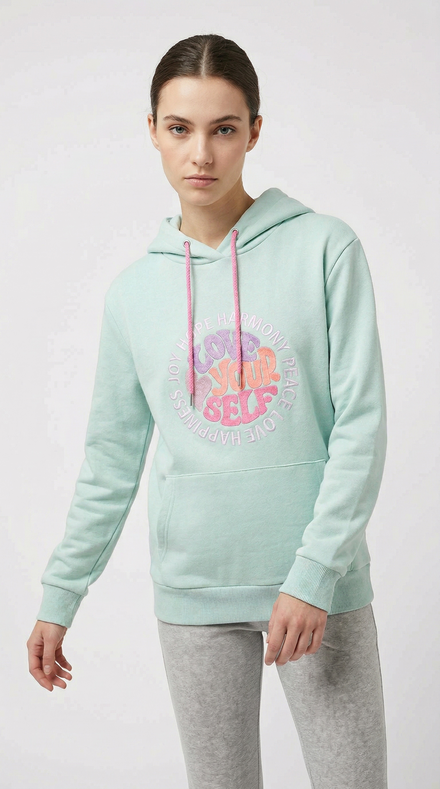 Zwillingsherz Hoodie »"Love Yourslef"«, runde grosse Frontstickerei, farbige Kordel, Kängurutasche
