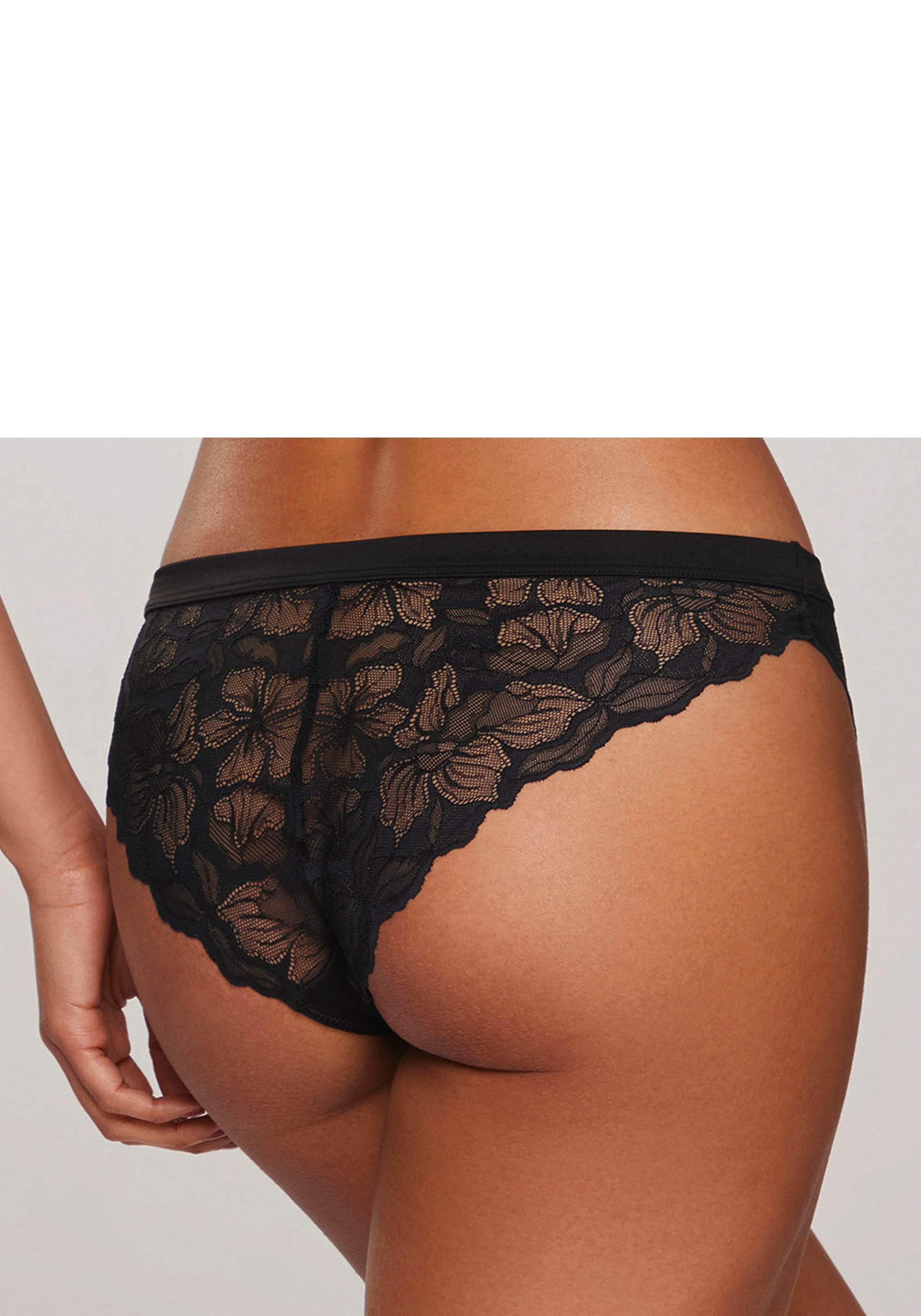 LASCANA Tanga , mit edlem Accessoire und feinem Bund aus Satin-Material