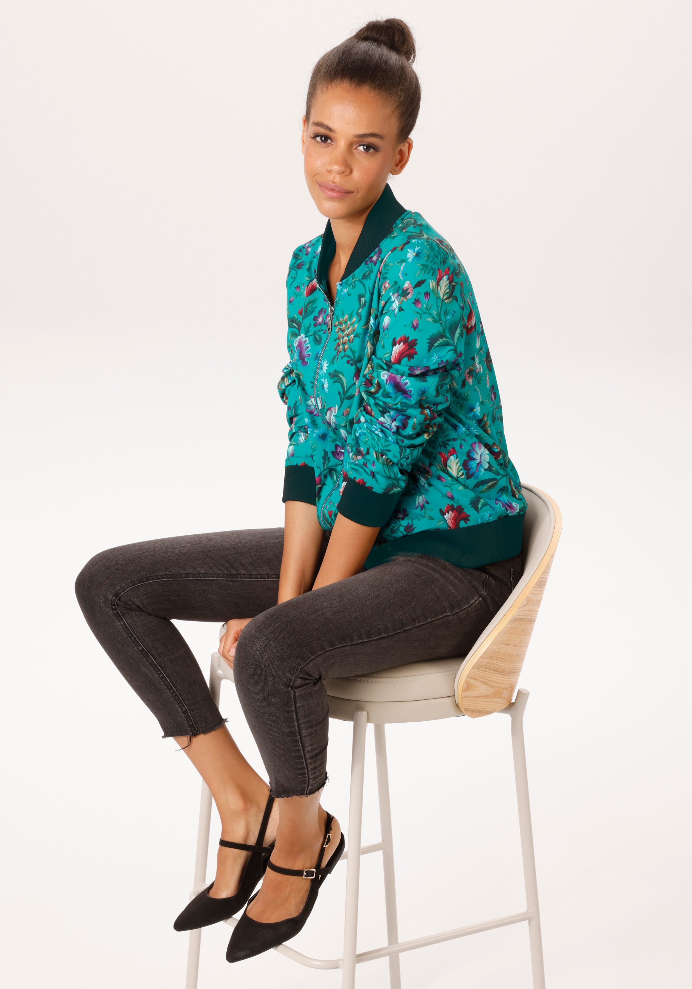 Aniston CASUAL Blouson mir farbharmonischen Blumen bedruckt - NEUE KOLLEKTION