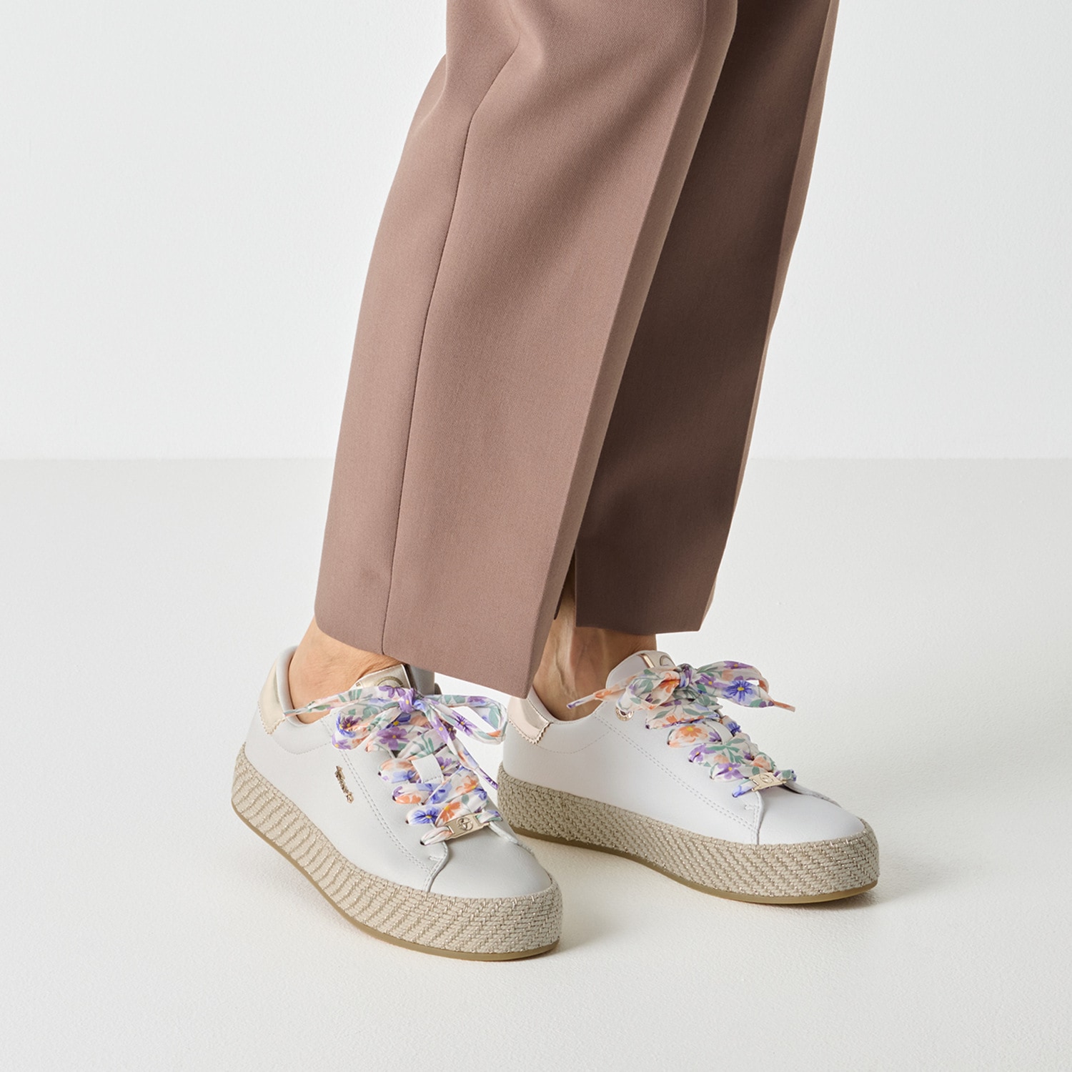 Tamaris Baskets à plateforme  chaussure décontractée, chaussure basse, chaussure à lacets avec cordelette textile sur la semelle compensée