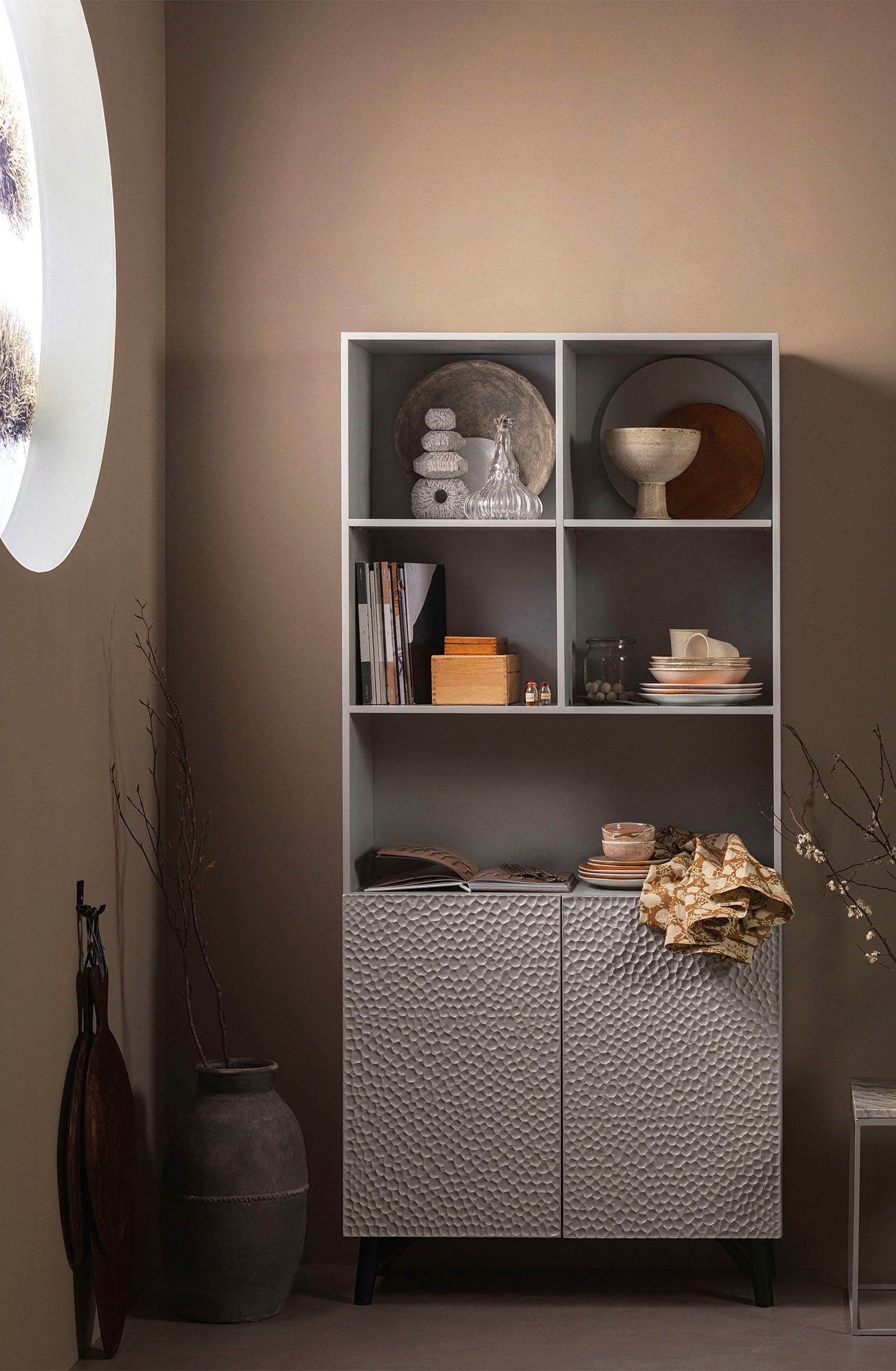 WOOOD Regal »Carve Standregal mit 2 Türen« mit offenen Fächern, 2 Türen, H 200 cm x B 90 cm