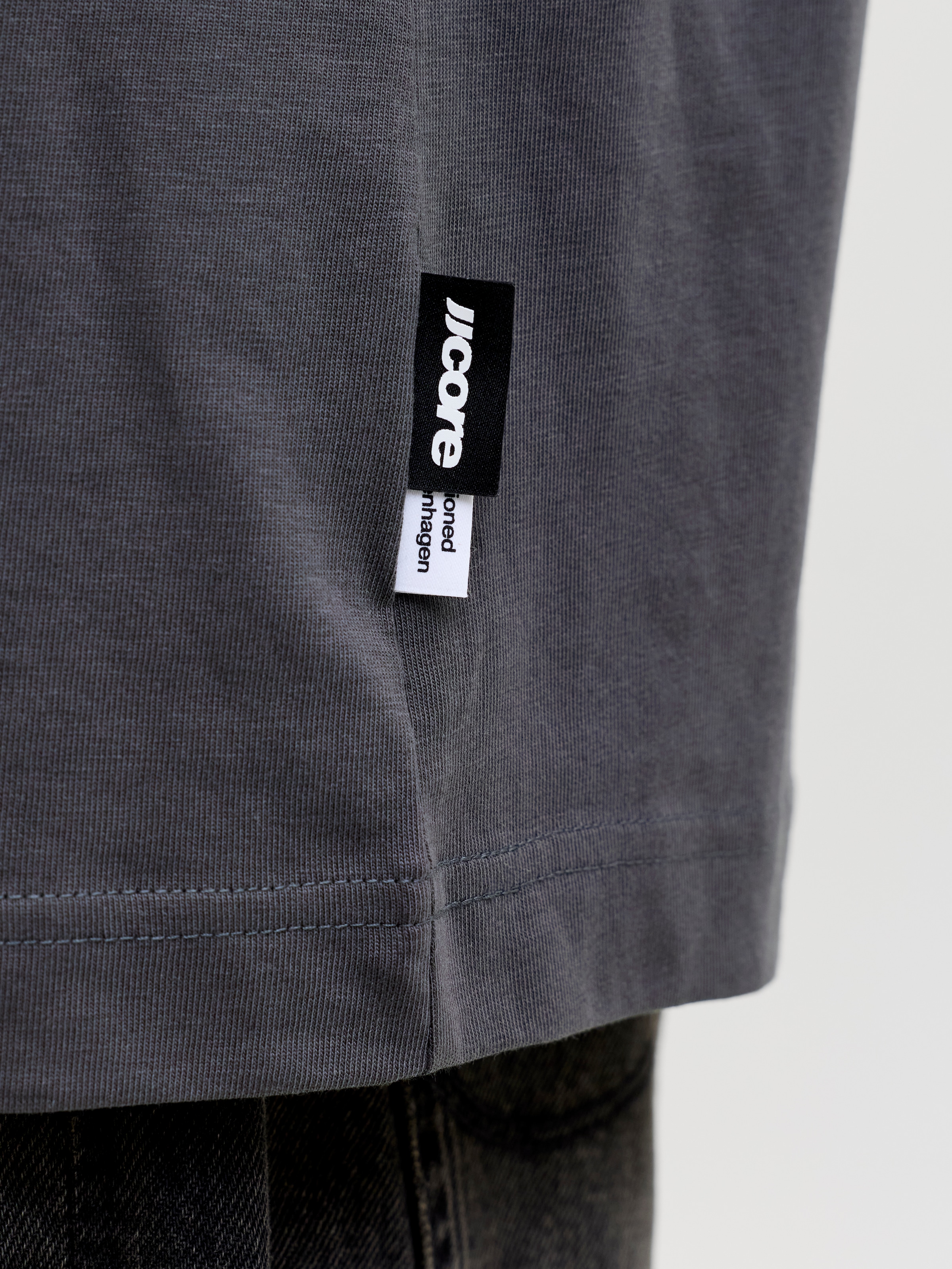 Jack & Jones T-Shirt »JCOCLUB FRONT PRINT TEE SS CREW SN« mit Print