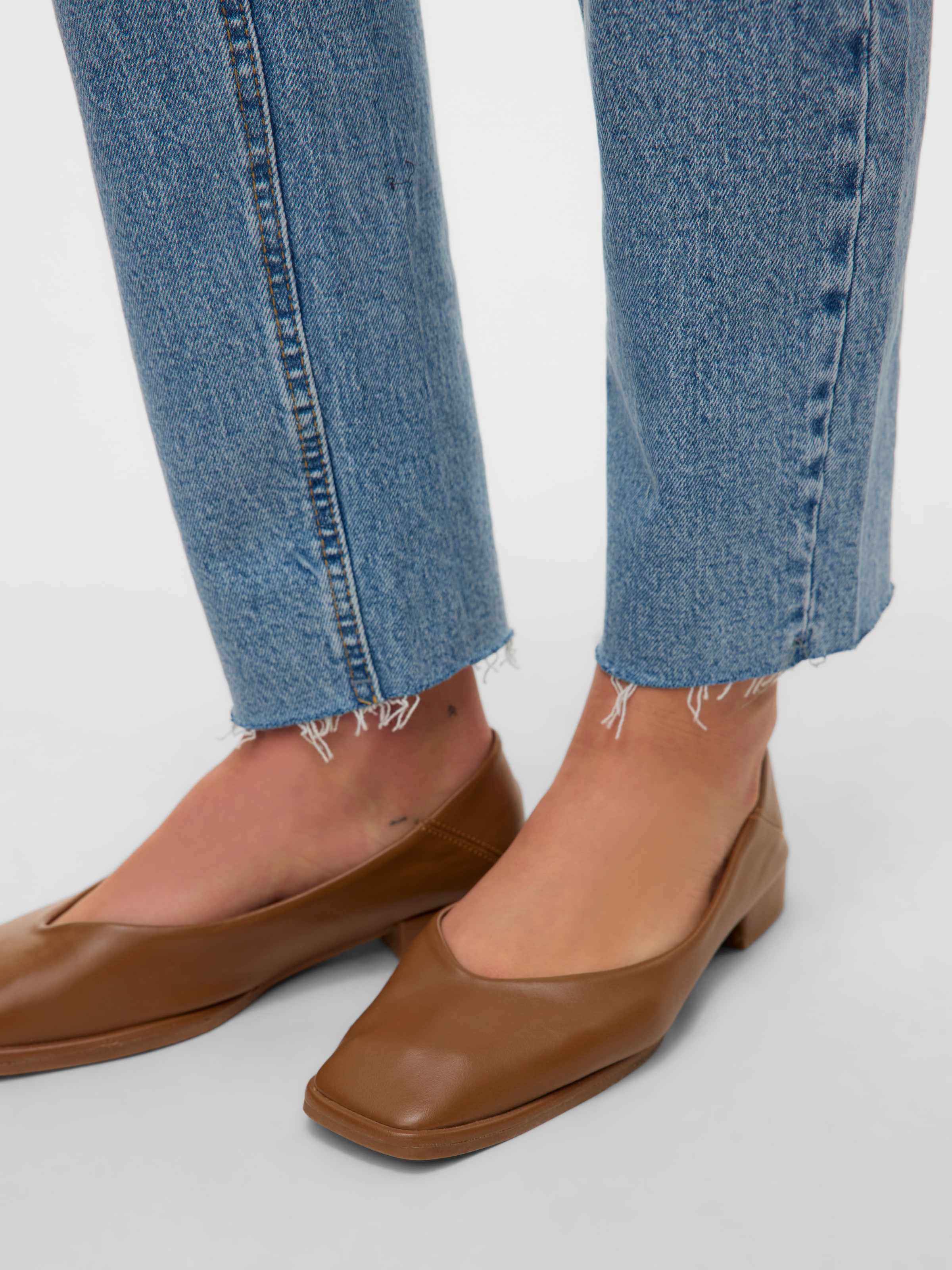 Vero Moda Jeans droit »VMBRENDA« mit leicht ausgefranstem Saum, stonewashed für einen Used-Look