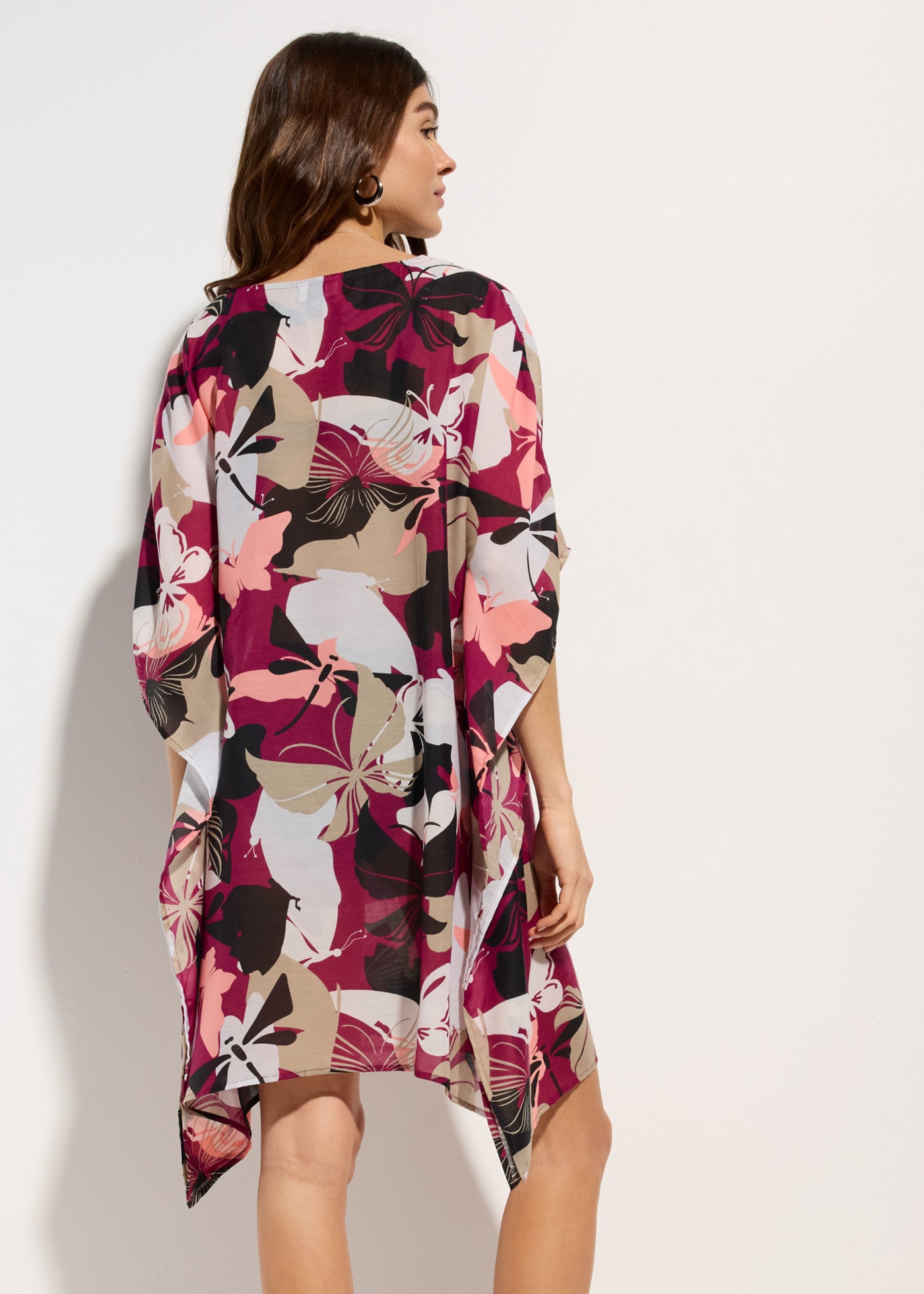 bonprix Robe tunique coupe oversize, manches courtes, en polyester, avec imprimé