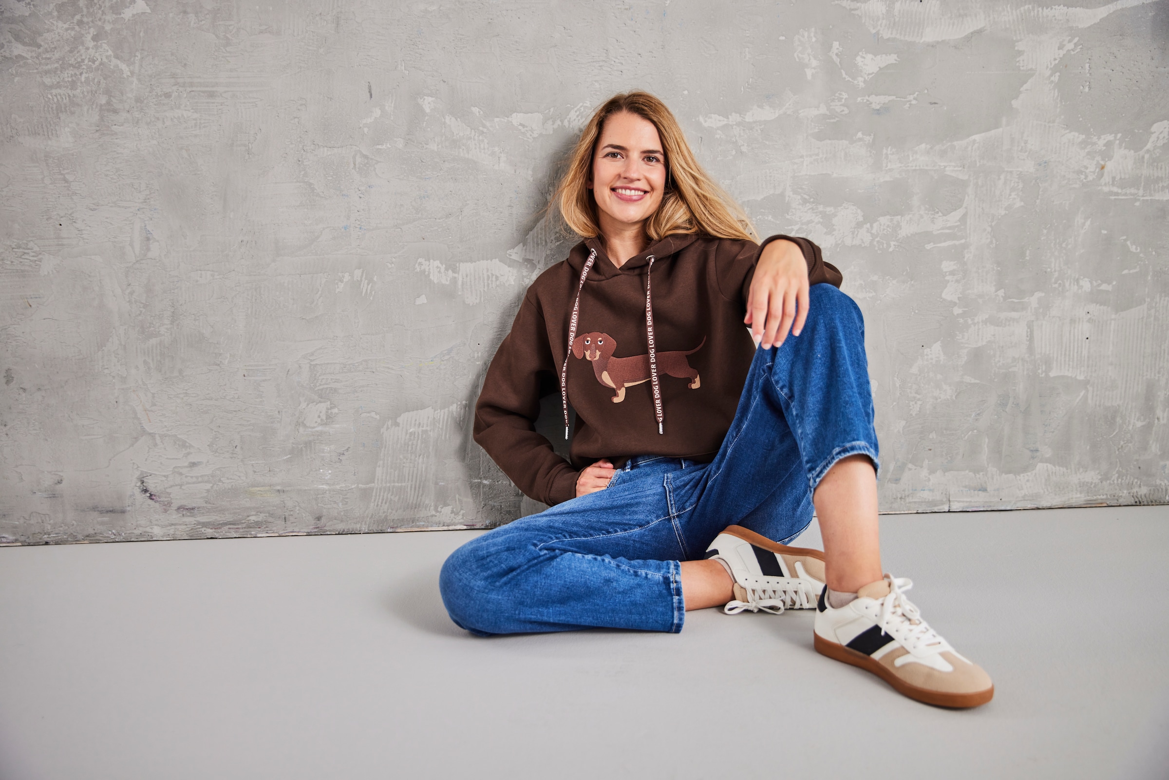 Zwillingsherz Hoodie »"Dackel"« Stickerei vorne, weiche Fleeceinnenseite, bedruckte Kordel