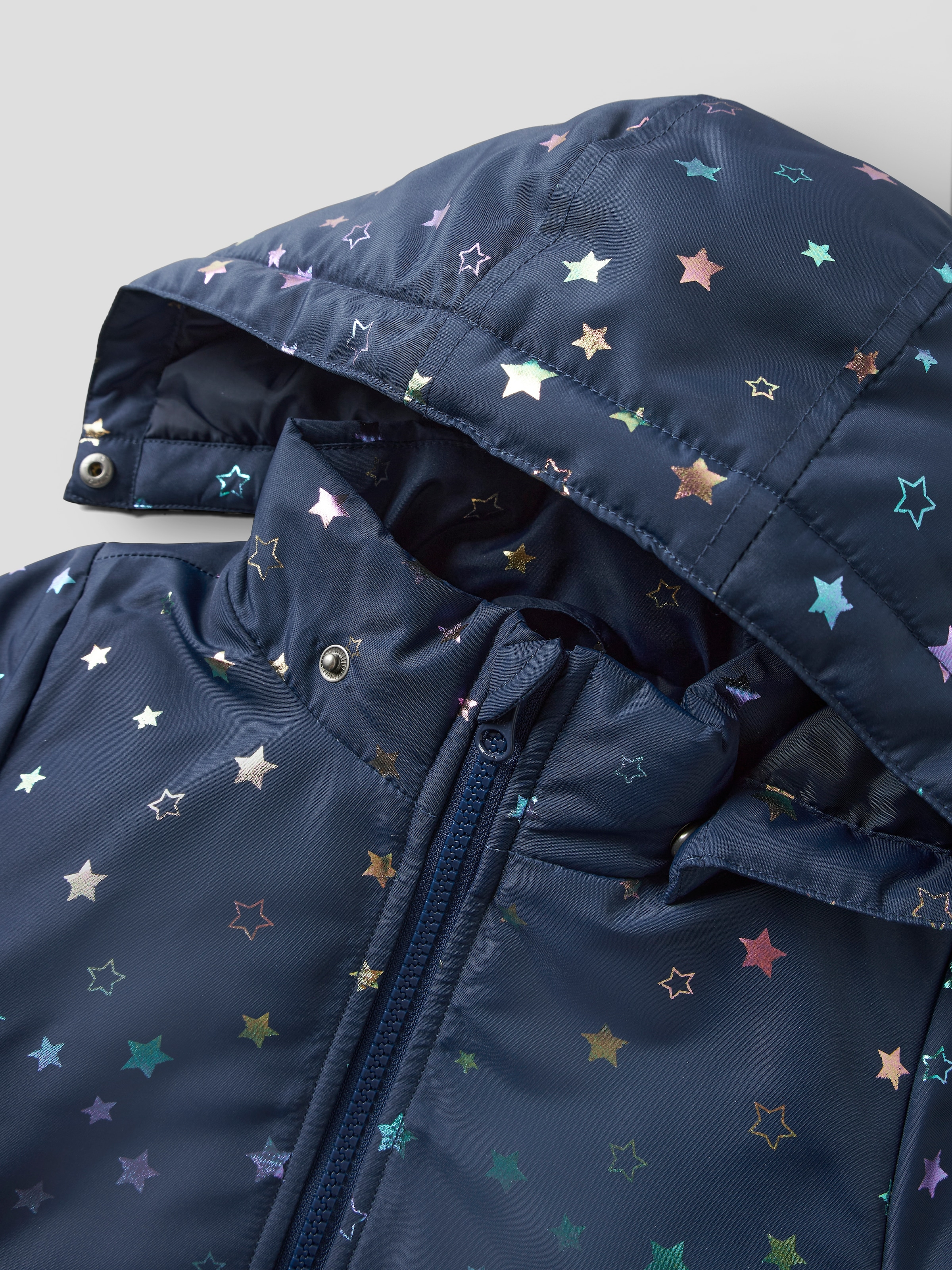 Name It Veste d'extérieur »NMFMAXI JACKET PA FOIL AOP NOOS« avec capuche fibre synthétique, déperlant et avec capuche amovible