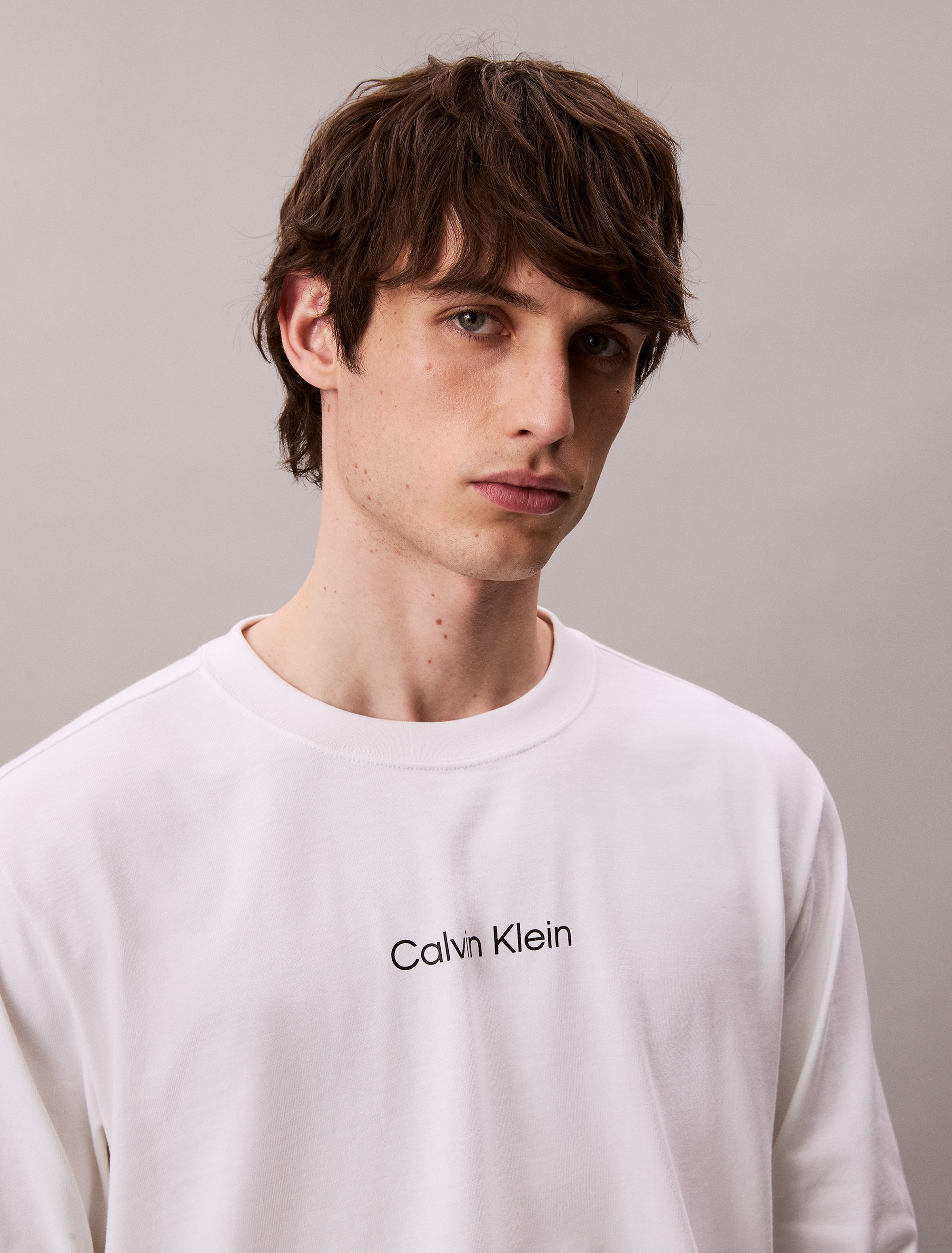 Calvin Klein Langarmshirt »LS RLXD STANDARD LOGO CREWNK TEE« Rundhalsausschnitt, relaxed fit