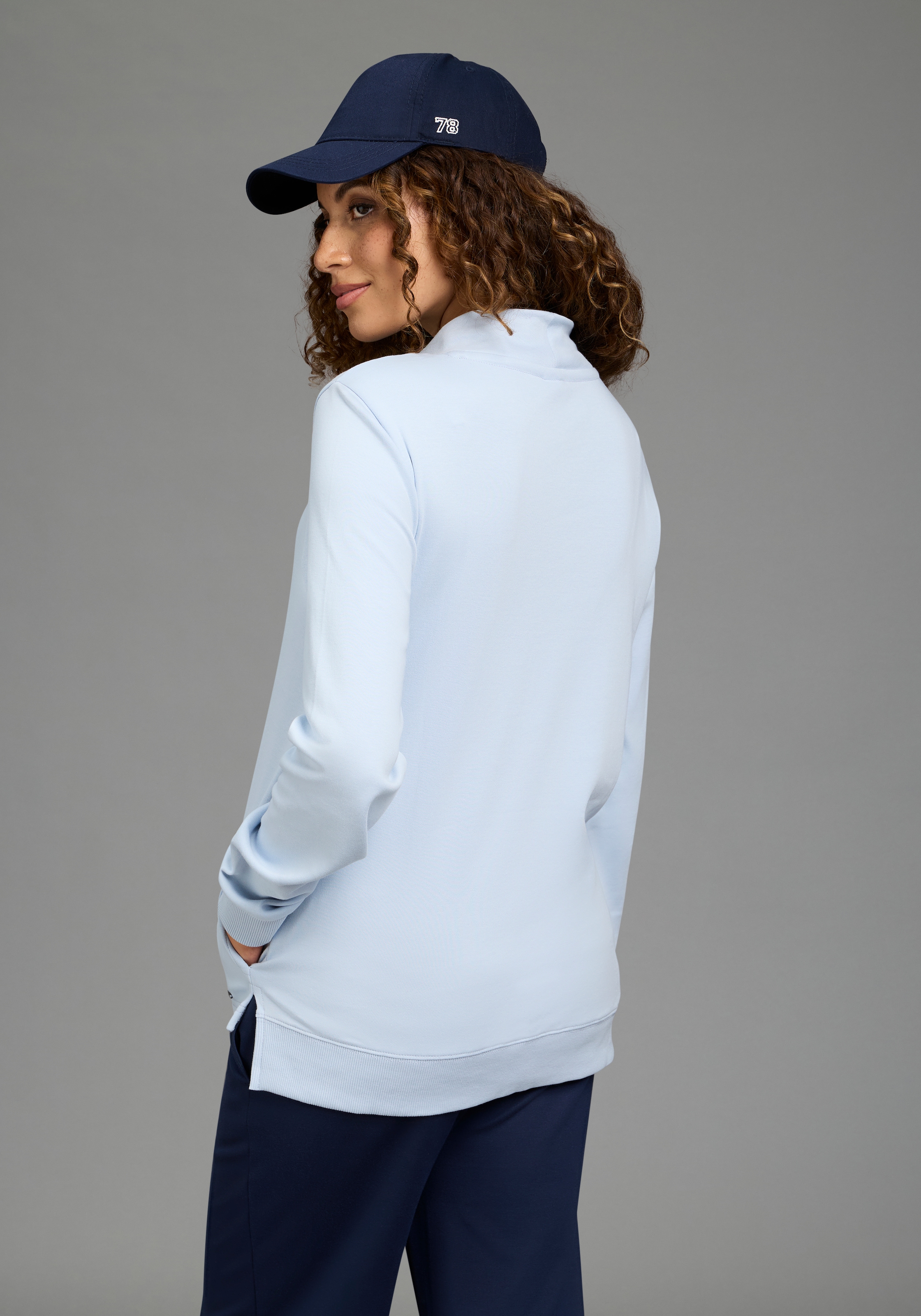KangaROOS Sweatshirt , mit Metalllabel, hüftbedeckende Länge, auch in grossen Grössen

