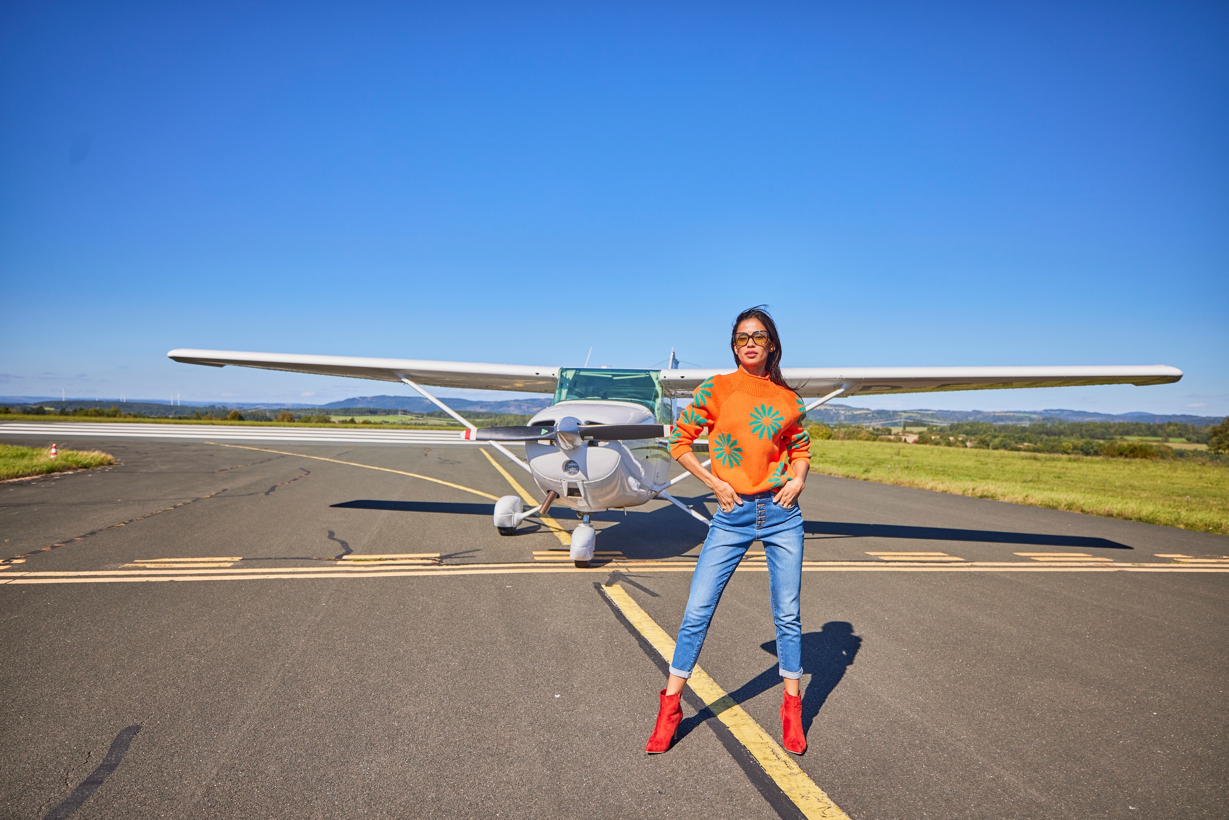 Aniston SELECTED Jeans droit sichtbare Knopfleiste und Used-Waschung - NEUE KOLLEKTION