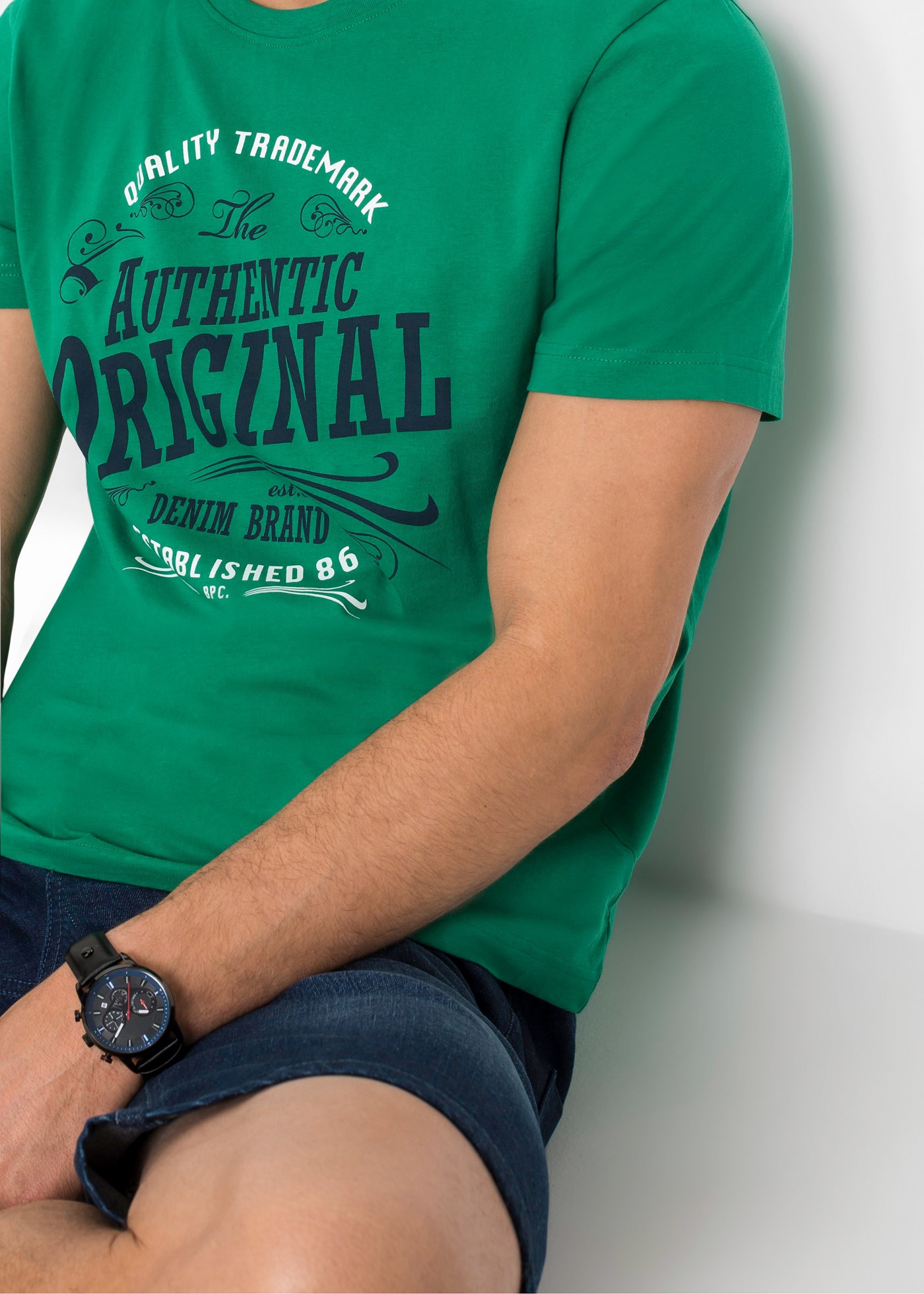 bonprix T-shirt Packung, 2 cuis Regular Fit, Kurzarm-Design, aus Baumwolle, mit Brustdruck